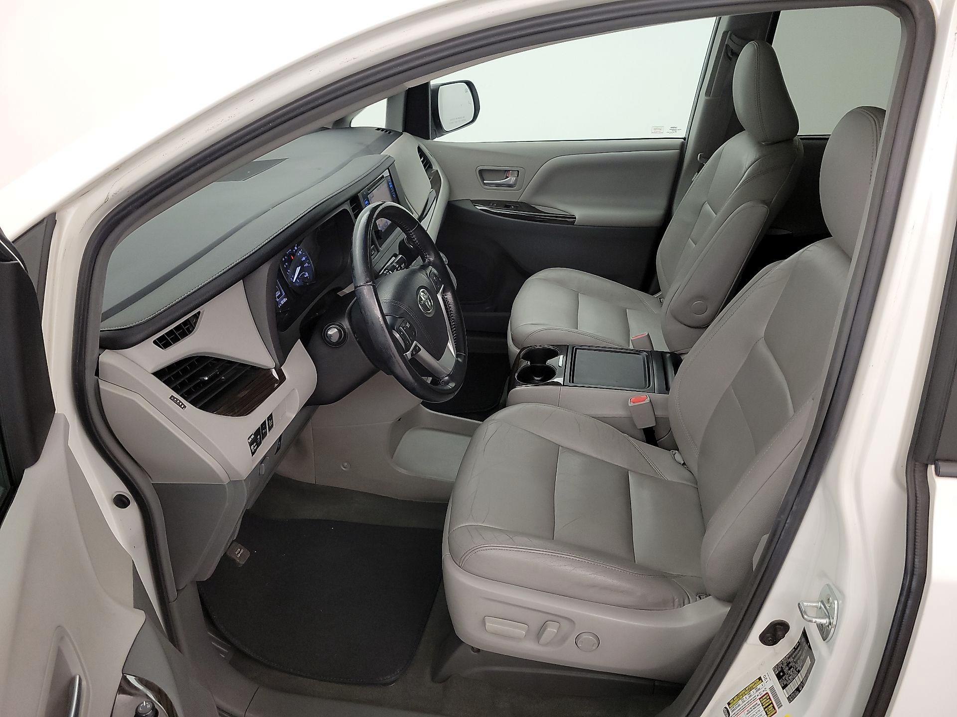 Thumbnail: 2015 Toyota Sienna - 11