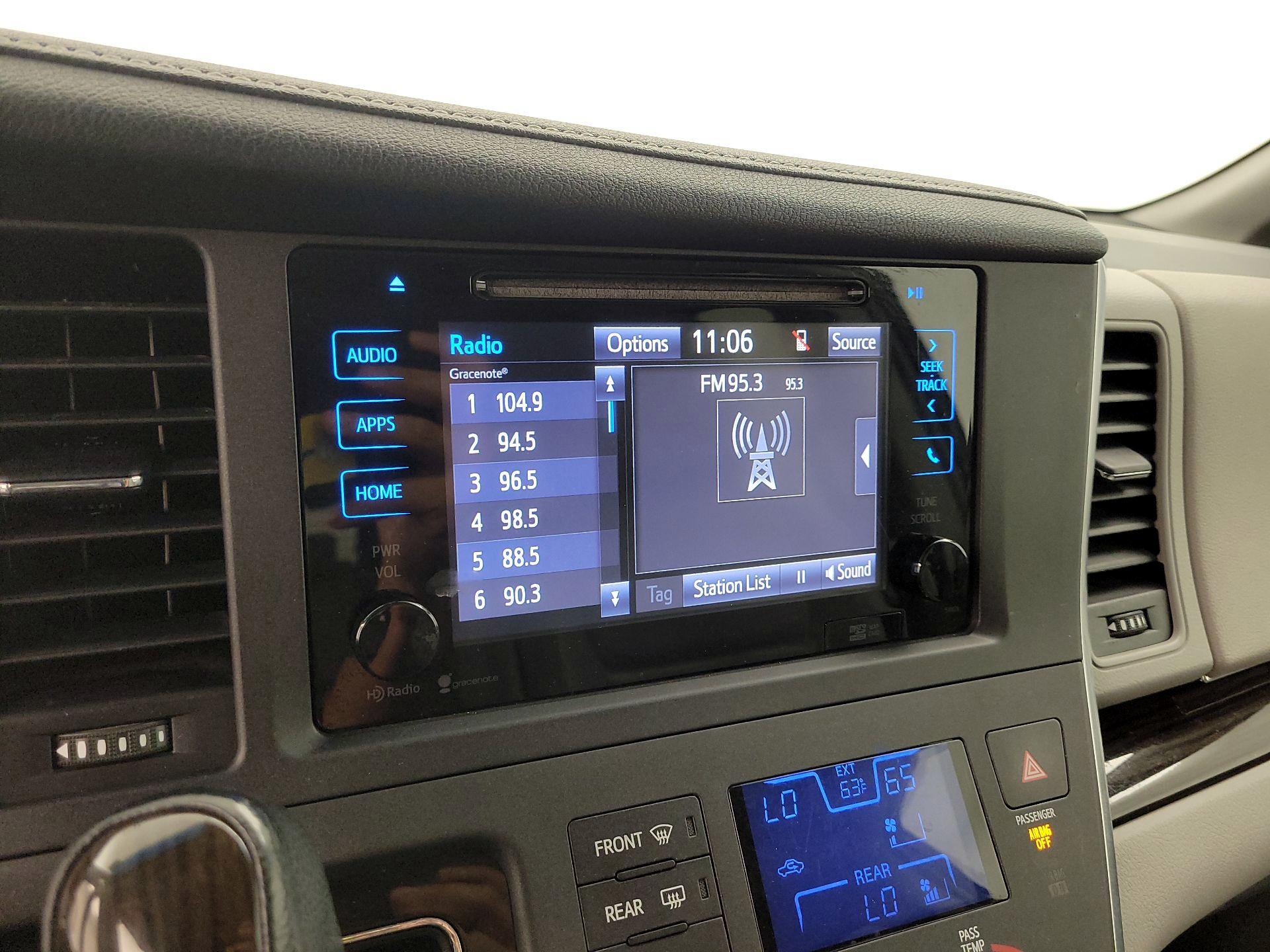 Thumbnail: 2015 Toyota Sienna - 16