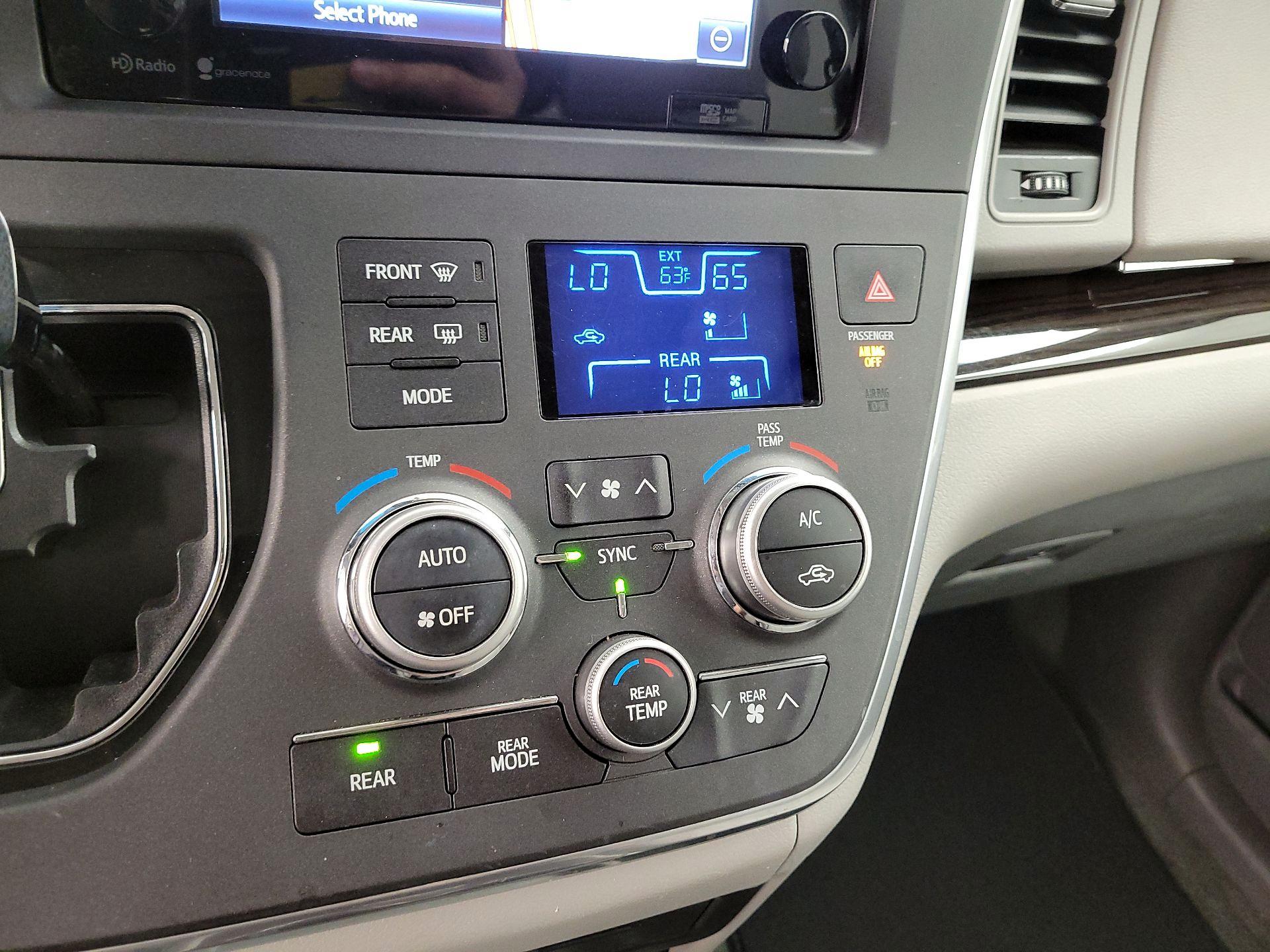 Thumbnail: 2015 Toyota Sienna - 17