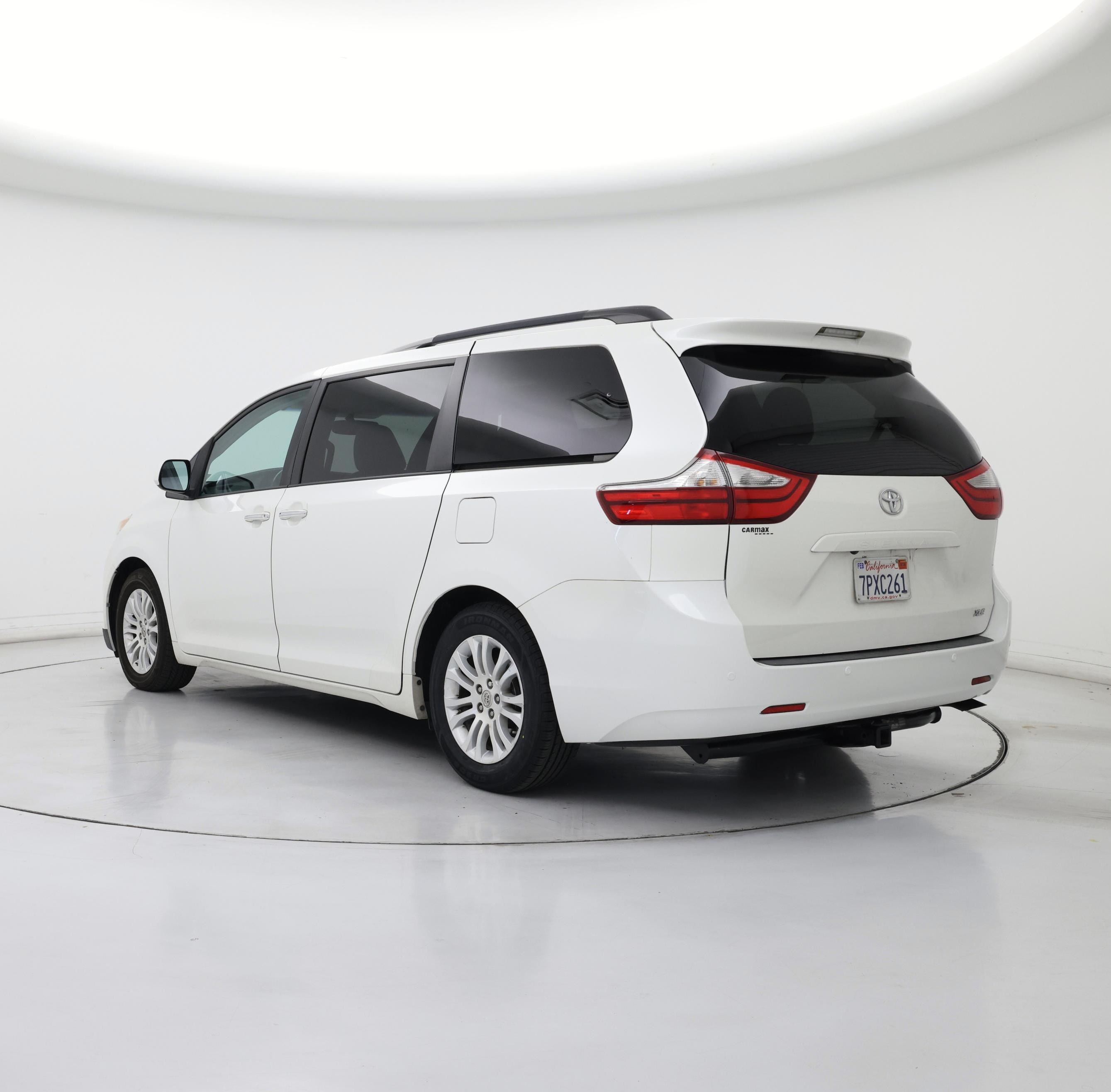 Thumbnail: 2015 Toyota Sienna - 2