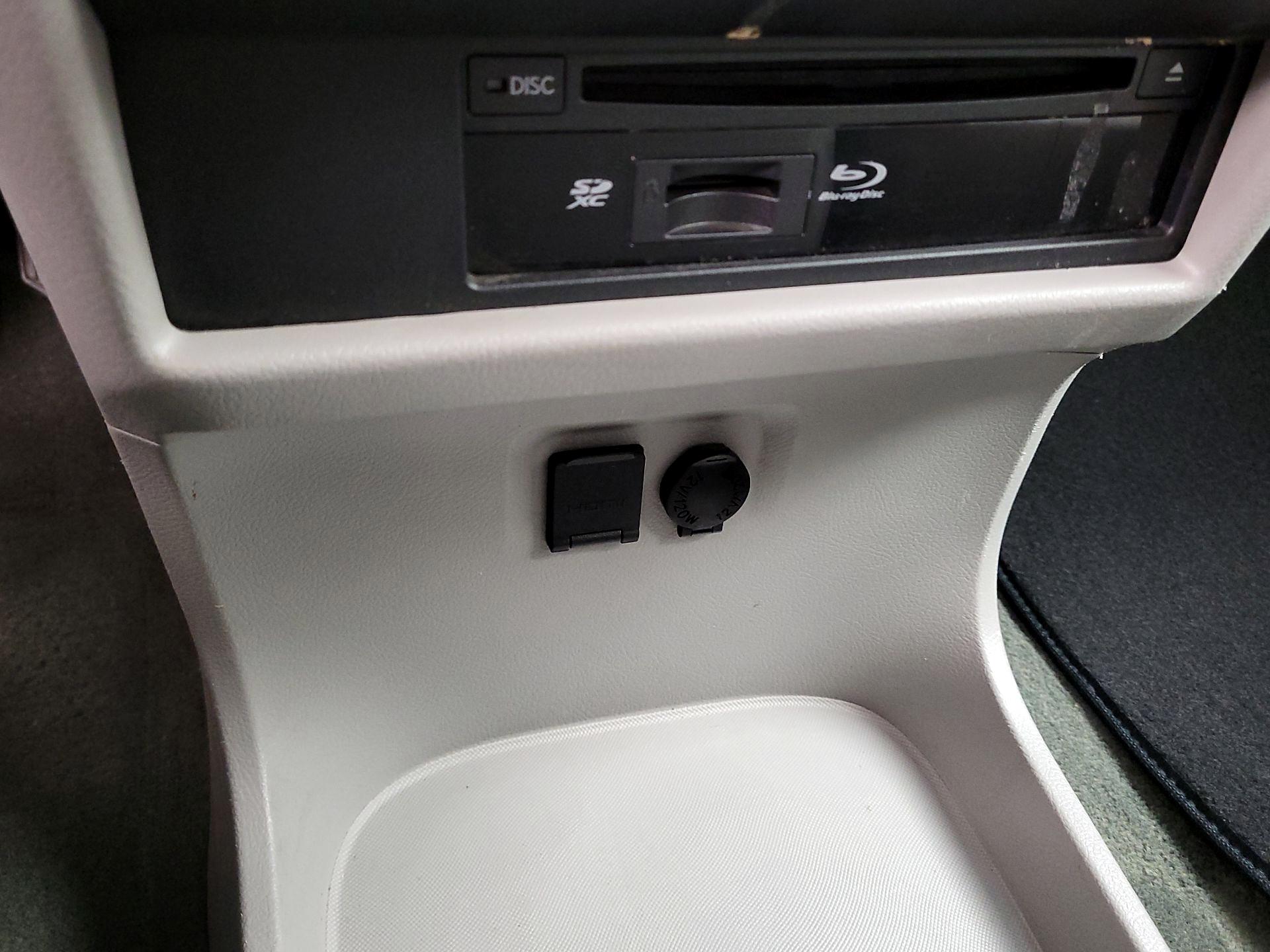 Thumbnail: 2015 Toyota Sienna - 19