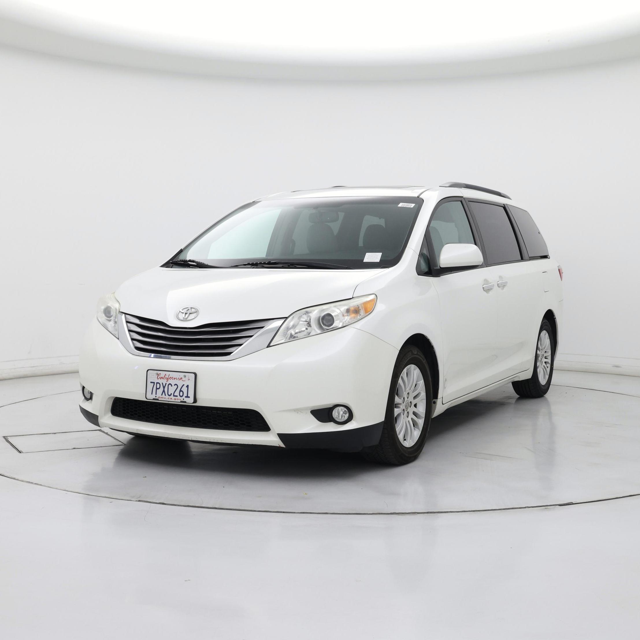 Thumbnail: 2015 Toyota Sienna - 4