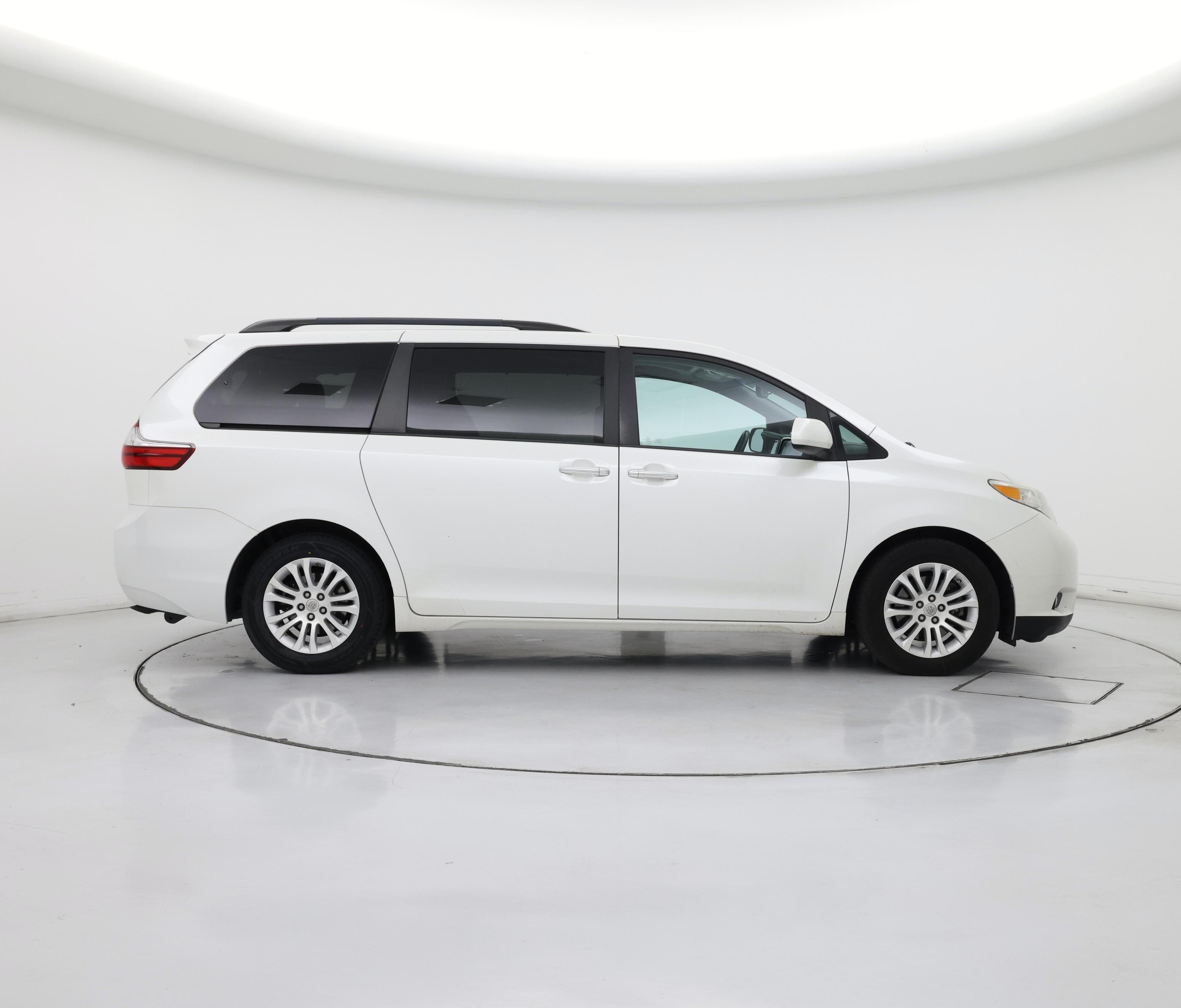Thumbnail: 2015 Toyota Sienna - 7