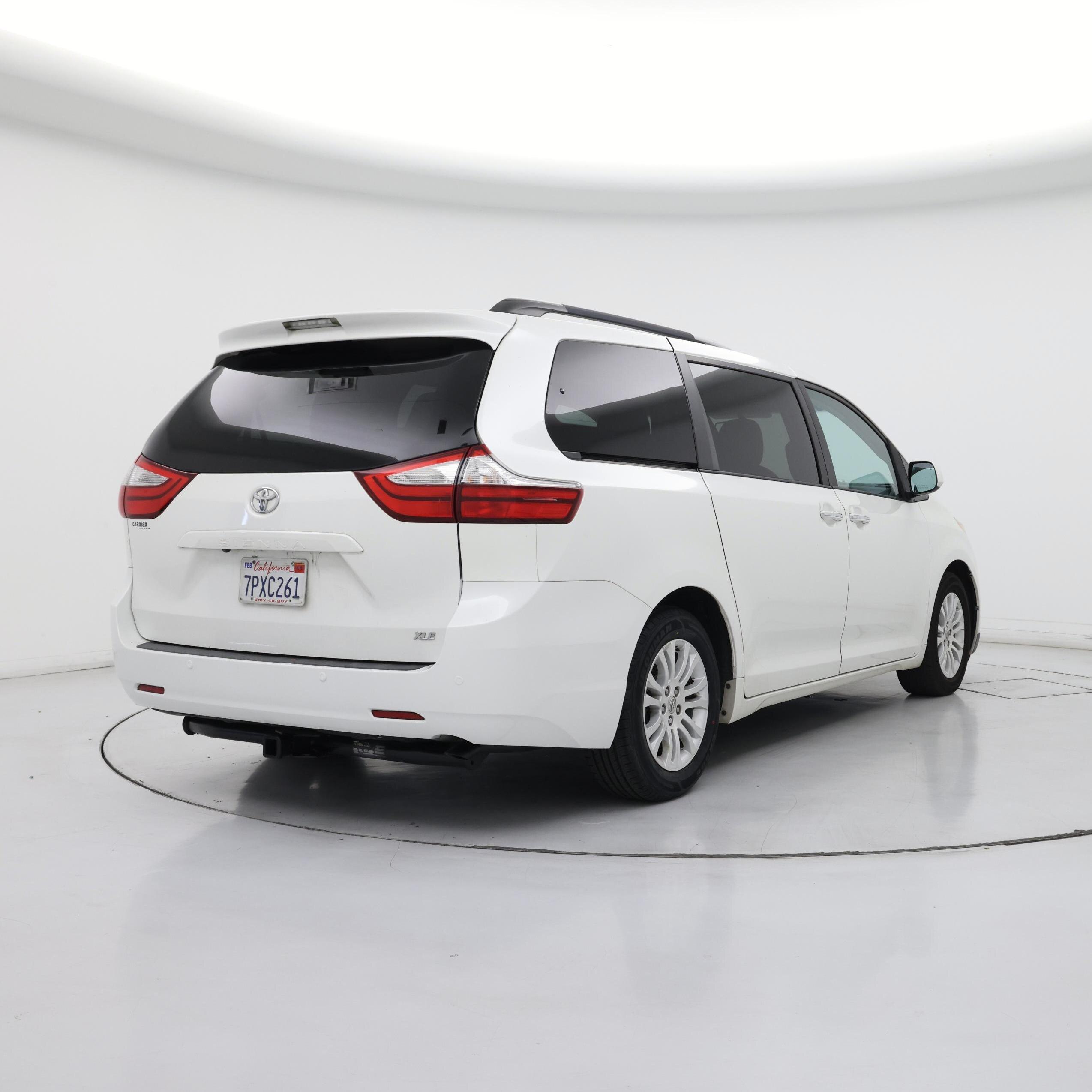 Thumbnail: 2015 Toyota Sienna - 8