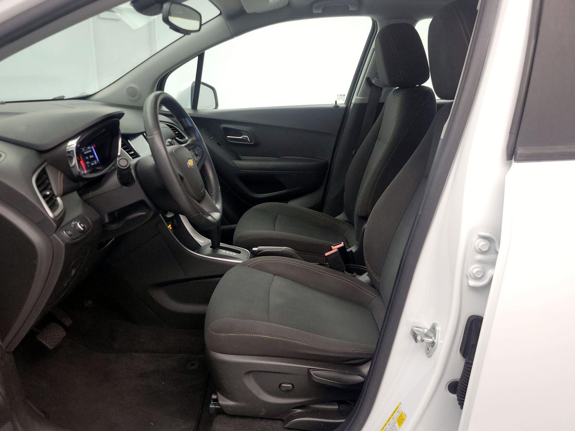 Thumbnail: 2017 Chevrolet Trax - 11