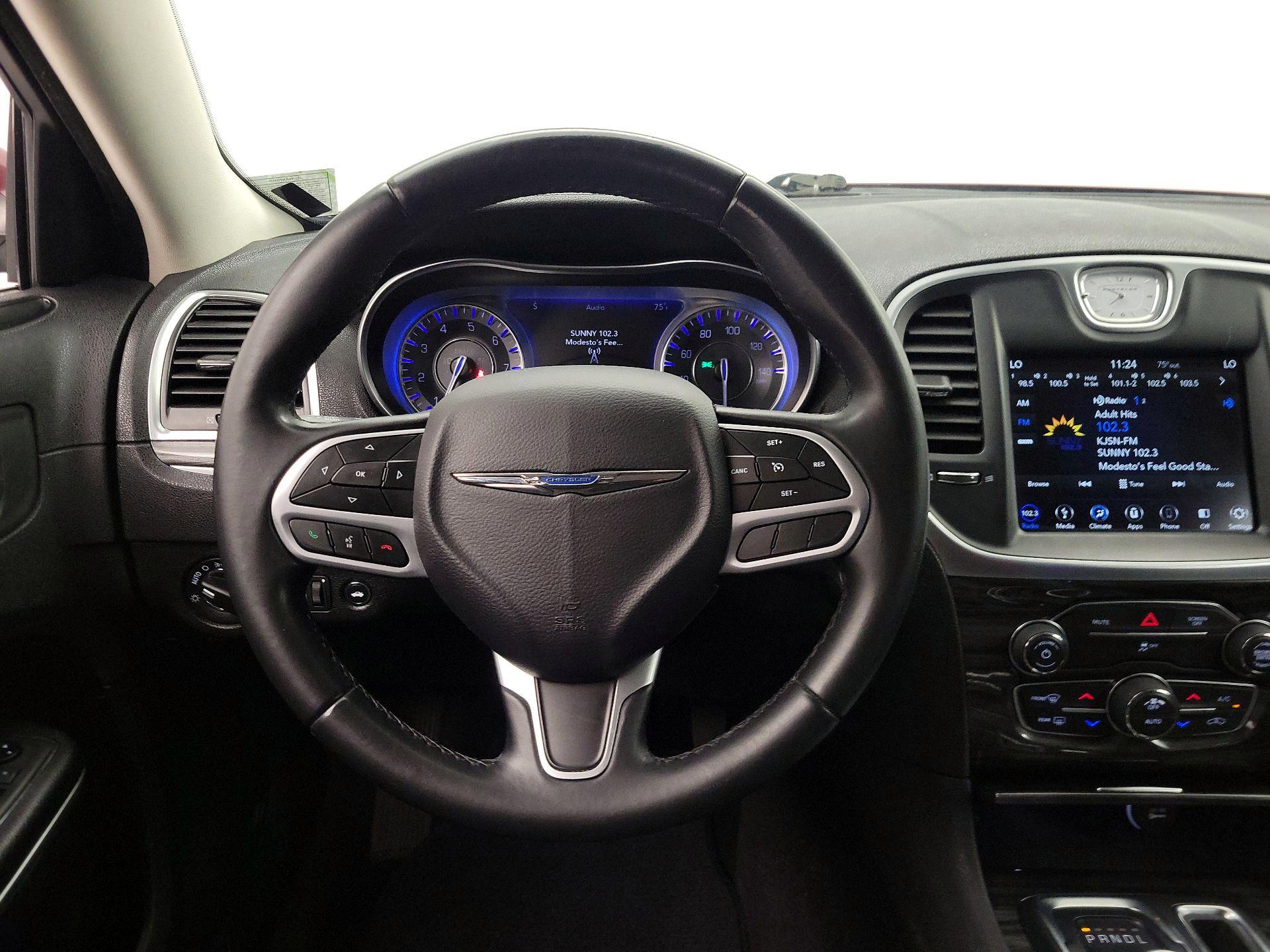 Thumbnail: 2019 Chrysler 300 - 10