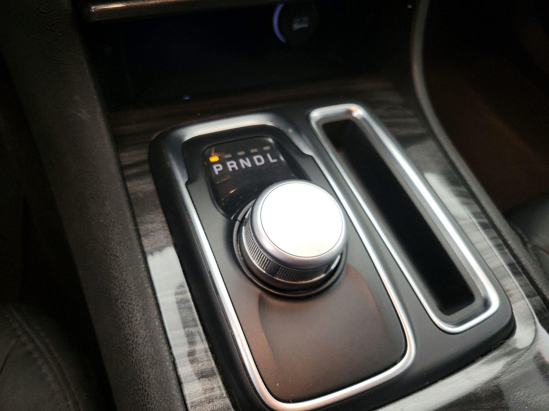 Thumbnail: 2019 Chrysler 300 - 17