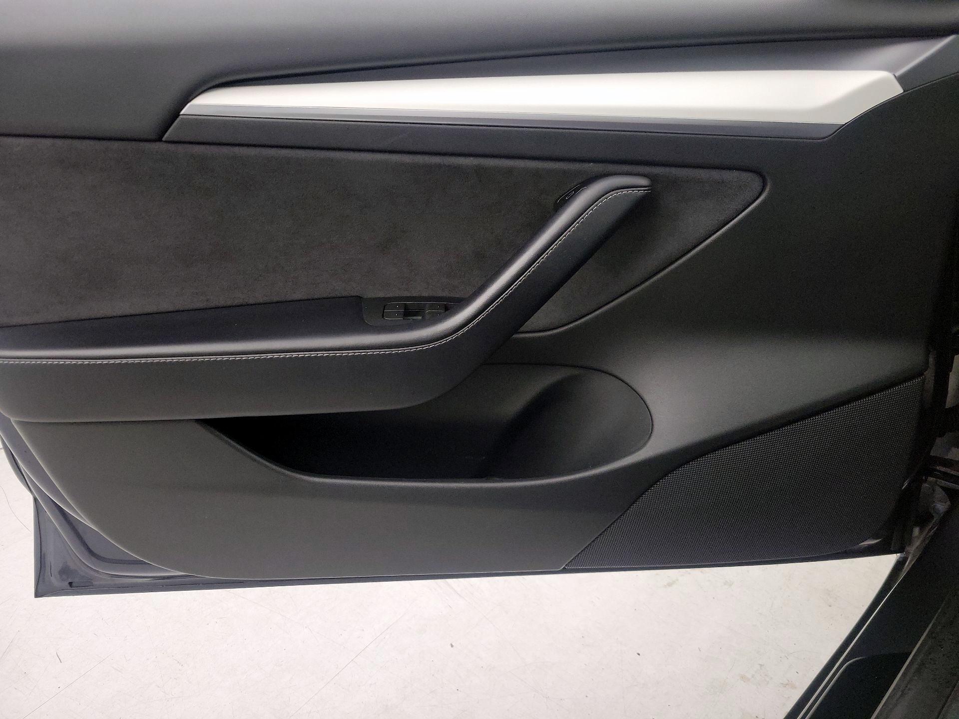 Thumbnail: 2022 Tesla Model 3 - 12