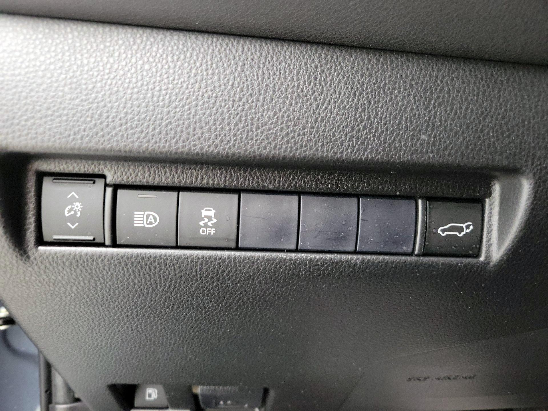 Thumbnail: 2021 Toyota Venza - 13