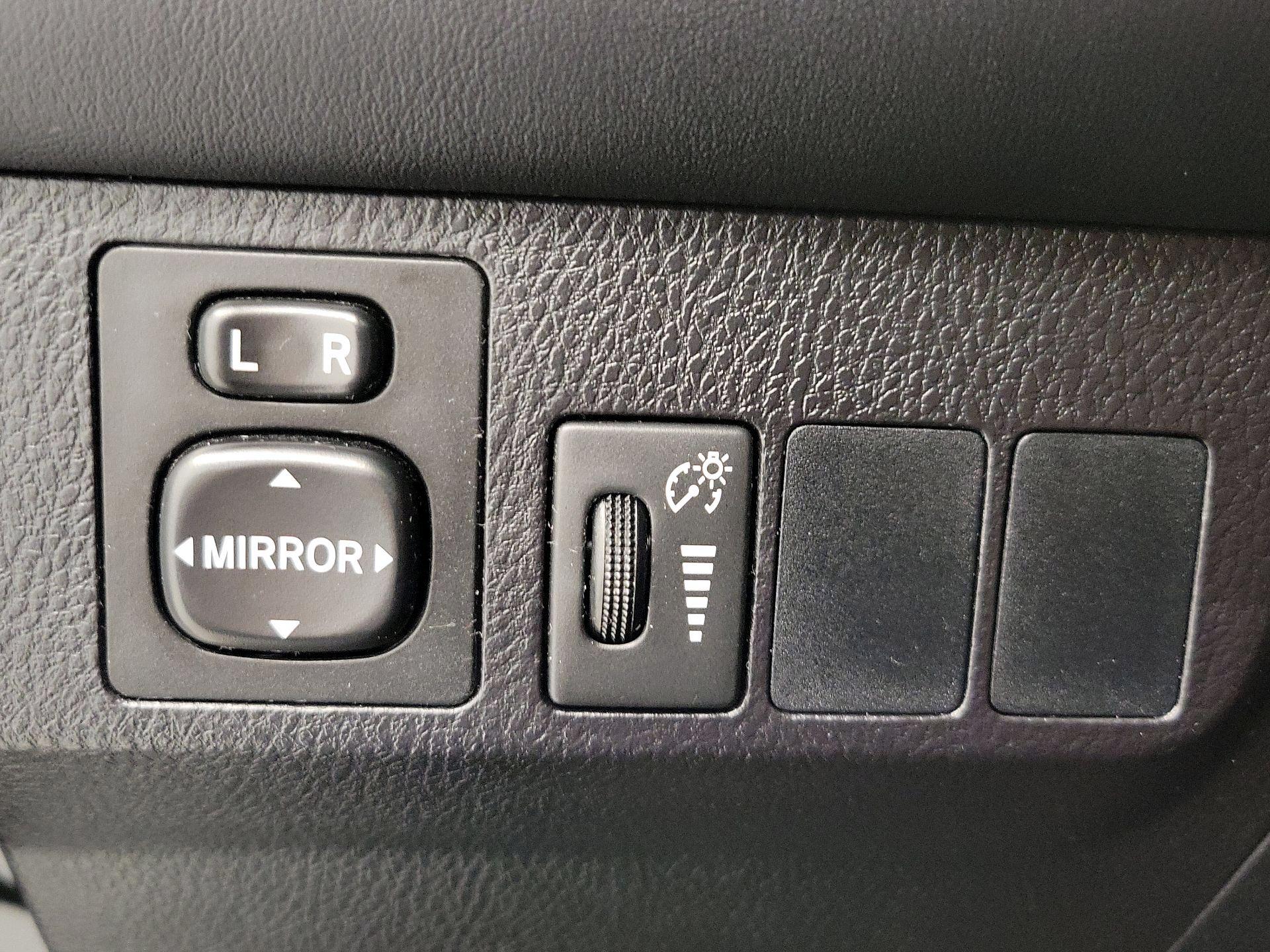 Thumbnail: 2016 Toyota RAV4 - 13