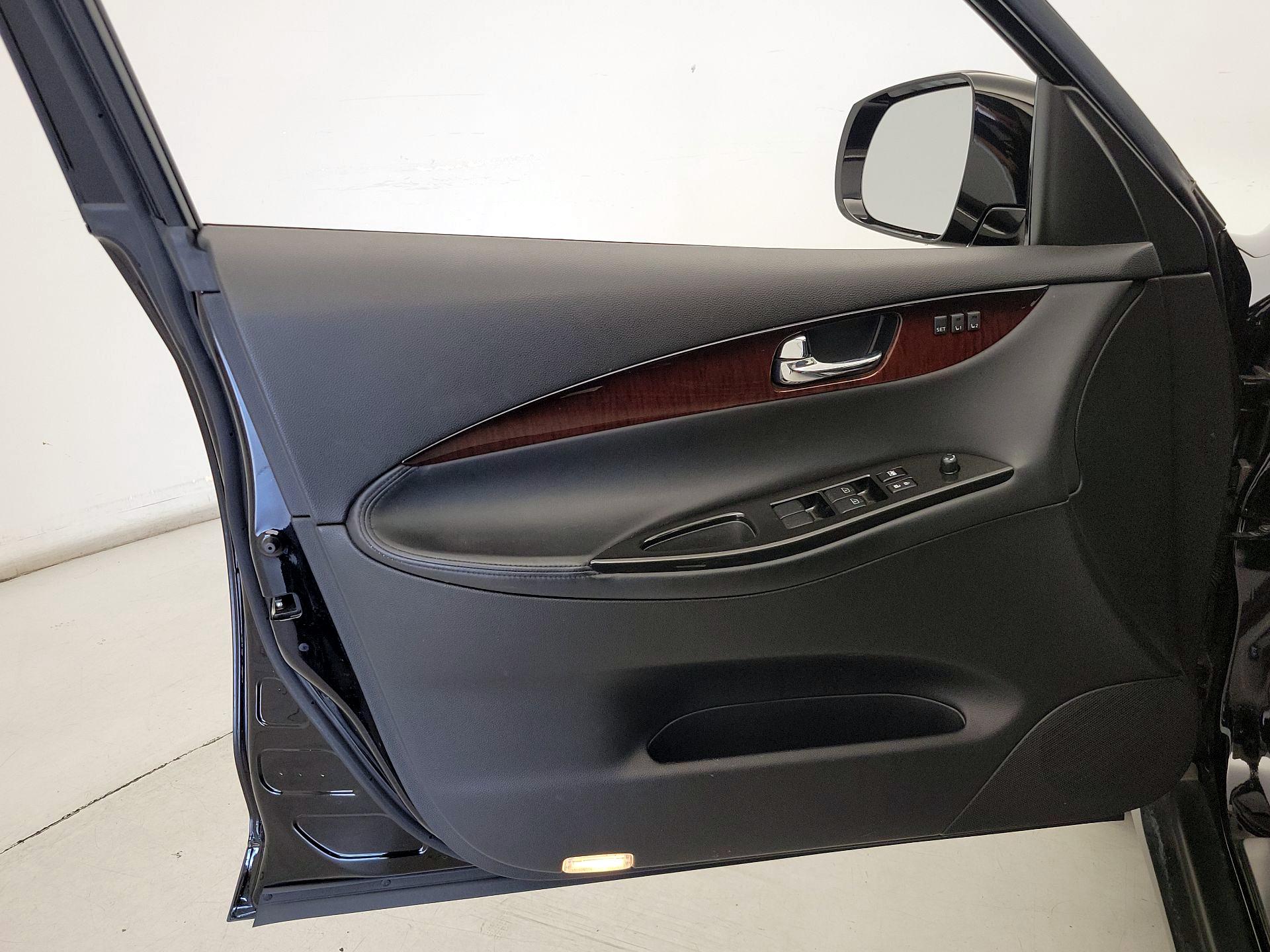 Thumbnail: 2017 INFINITI QX50 - 12