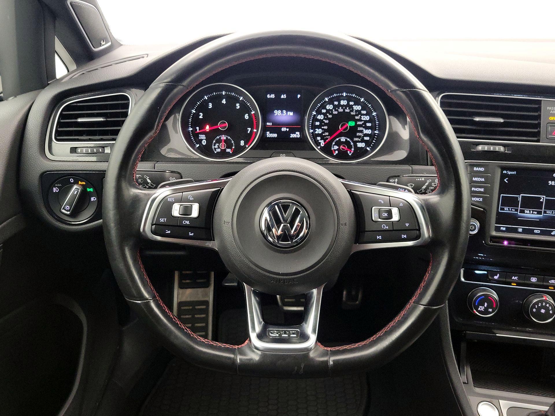 Thumbnail: 2016 Volkswagen Golf - 10