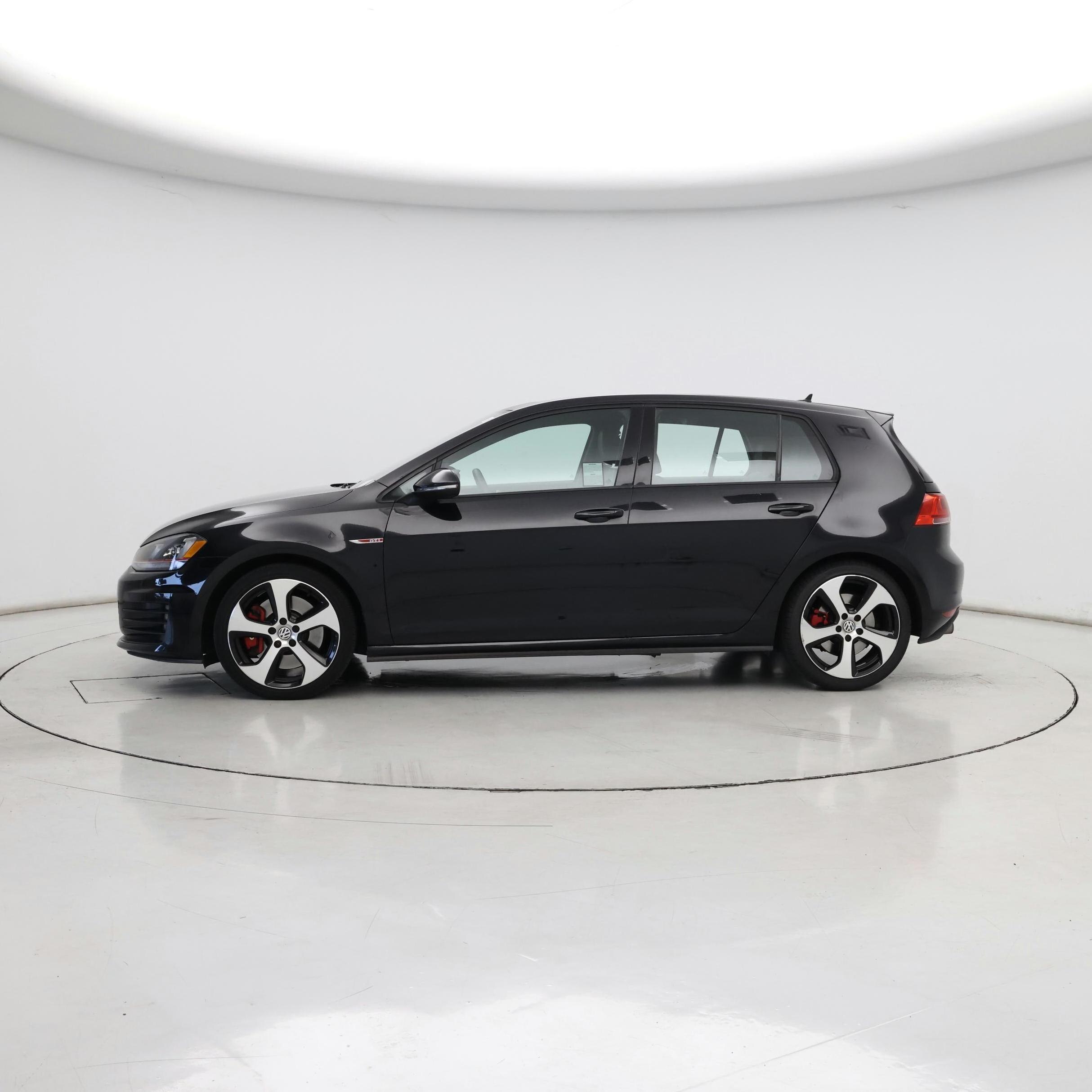Thumbnail: 2016 Volkswagen Golf - 3