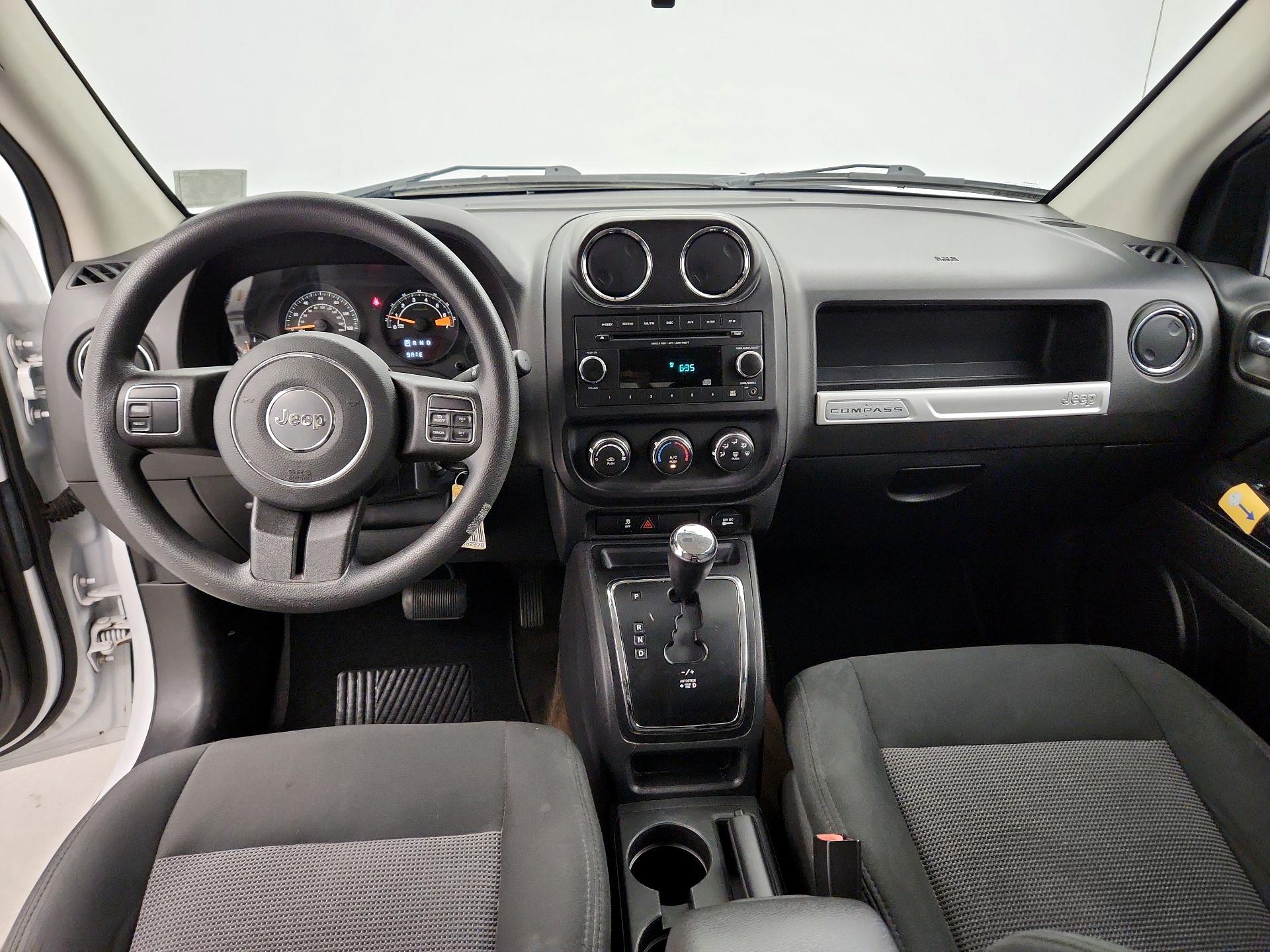 Thumbnail: 2015 Jeep Compass - 9
