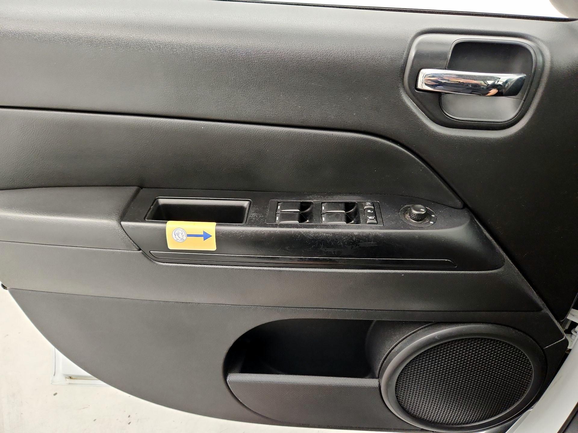 Thumbnail: 2015 Jeep Compass - 12