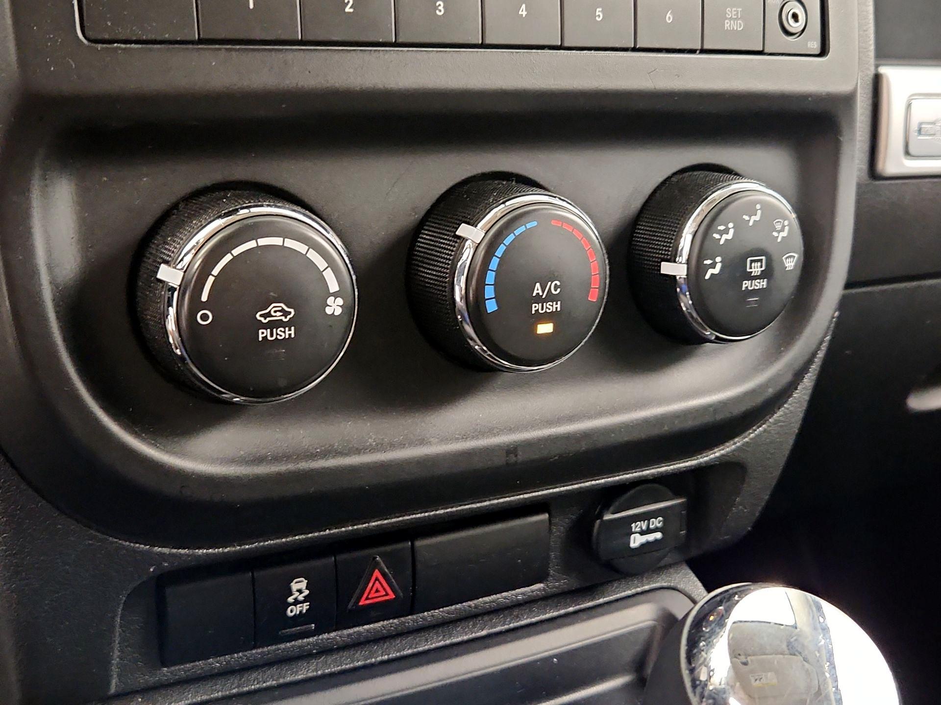 Thumbnail: 2015 Jeep Compass - 14