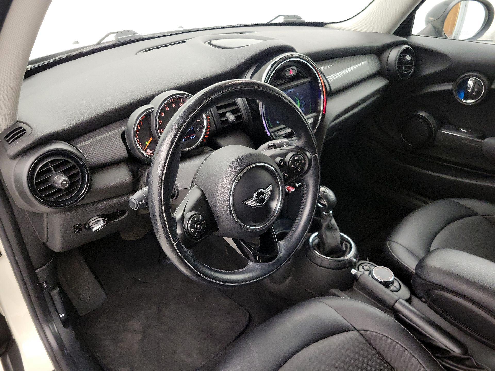 Thumbnail: 2015 MINI Cooper Hardtop - 9