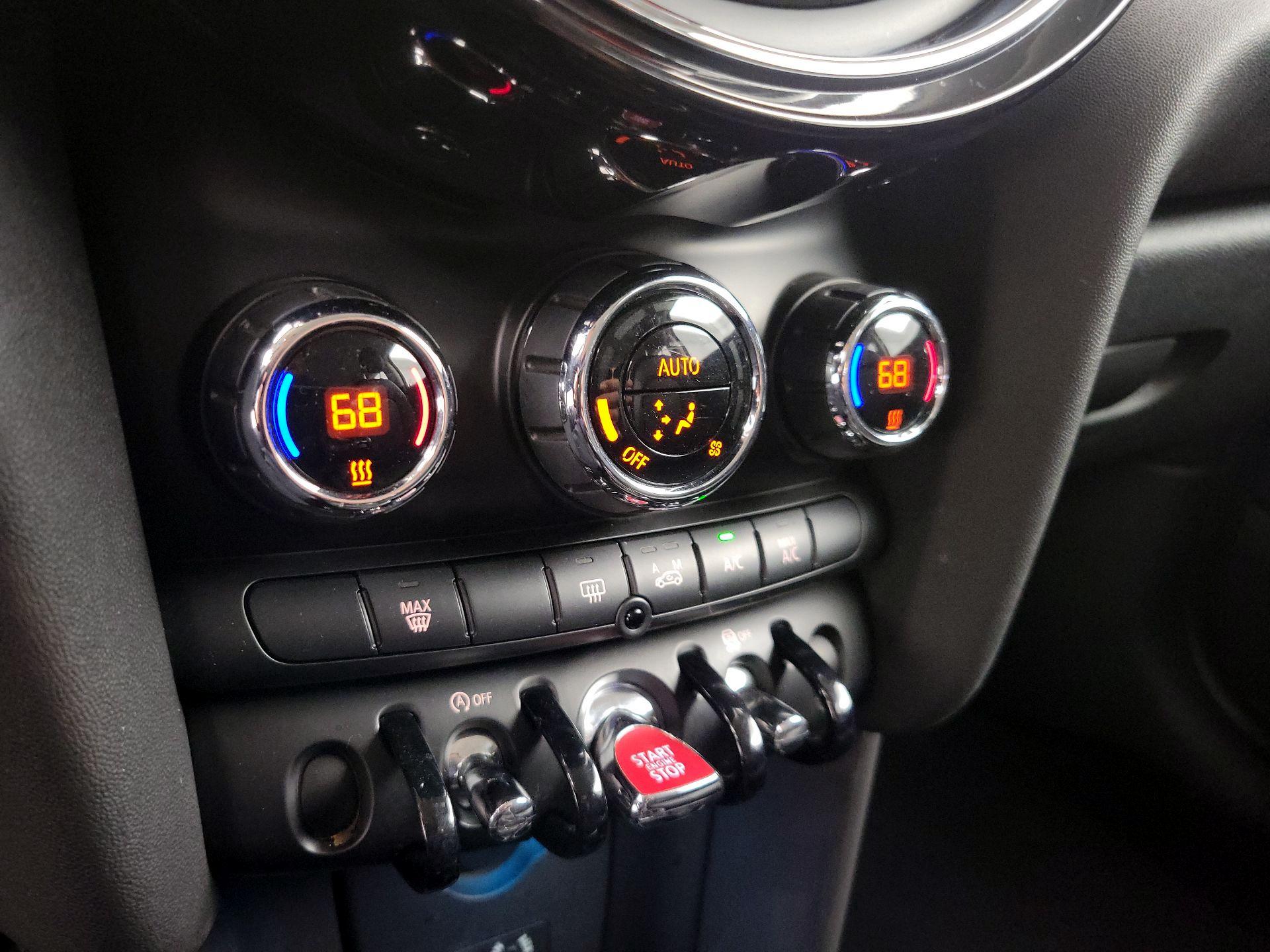 Thumbnail: 2015 MINI Cooper Hardtop - 15
