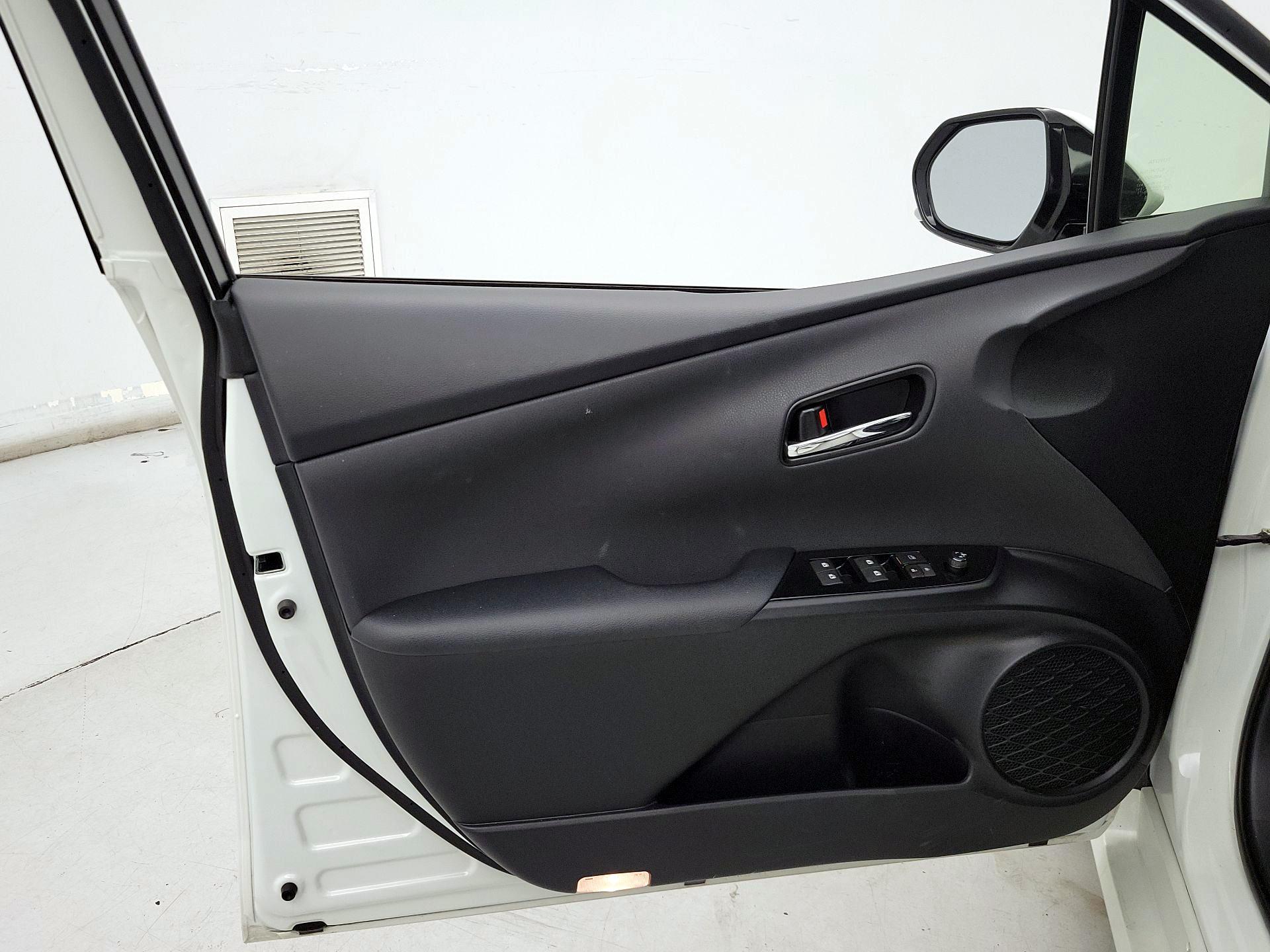 Thumbnail: 2016 Toyota Prius - 12