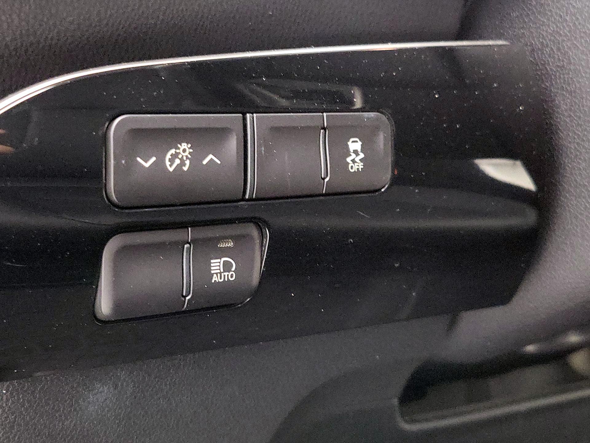 Thumbnail: 2016 Toyota Prius - 13