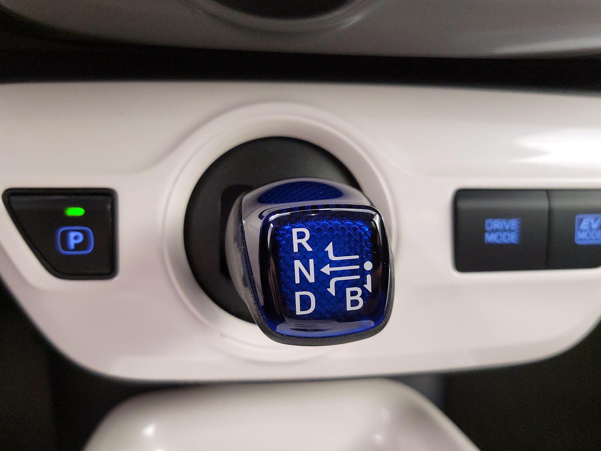 Thumbnail: 2016 Toyota Prius - 18