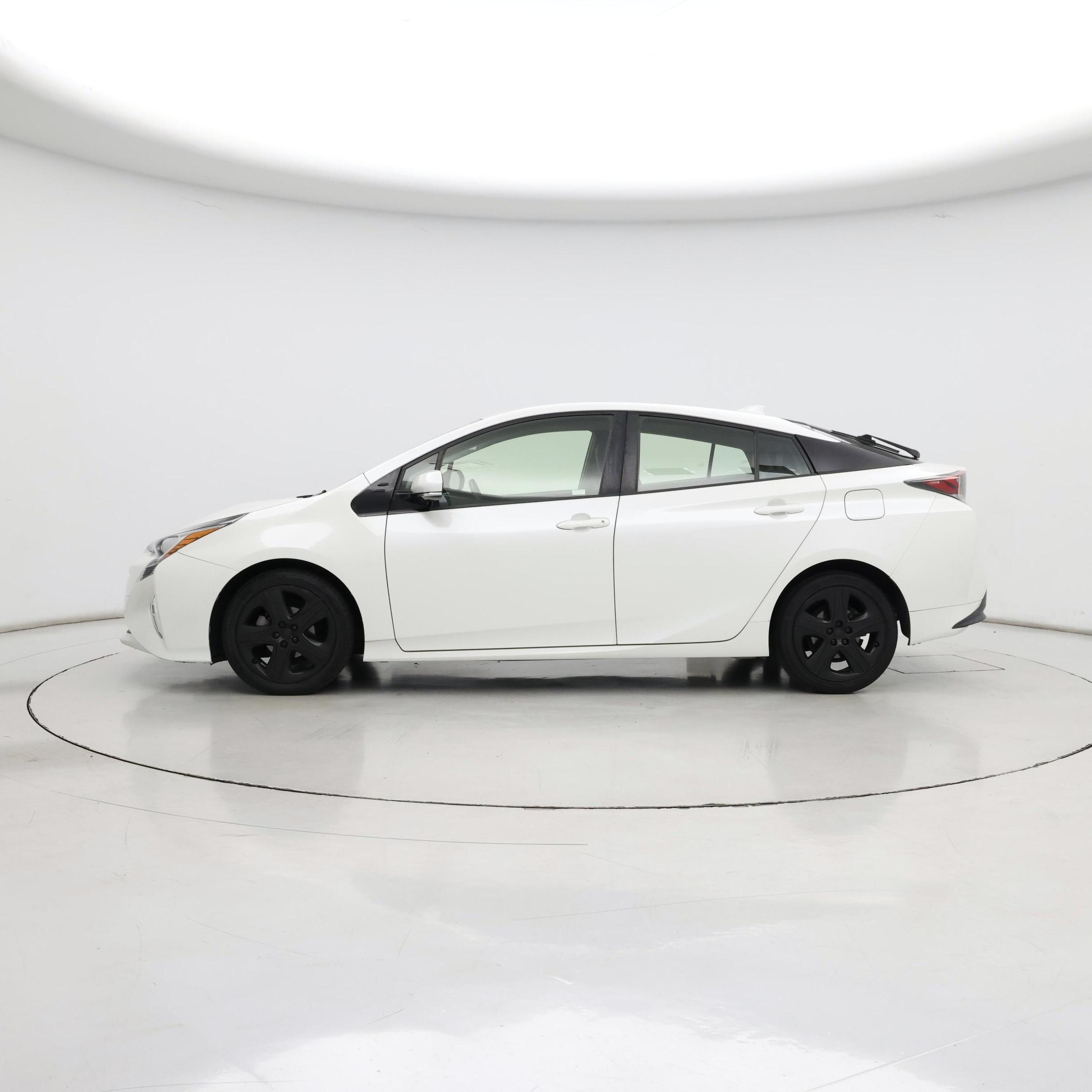 Thumbnail: 2016 Toyota Prius - 3