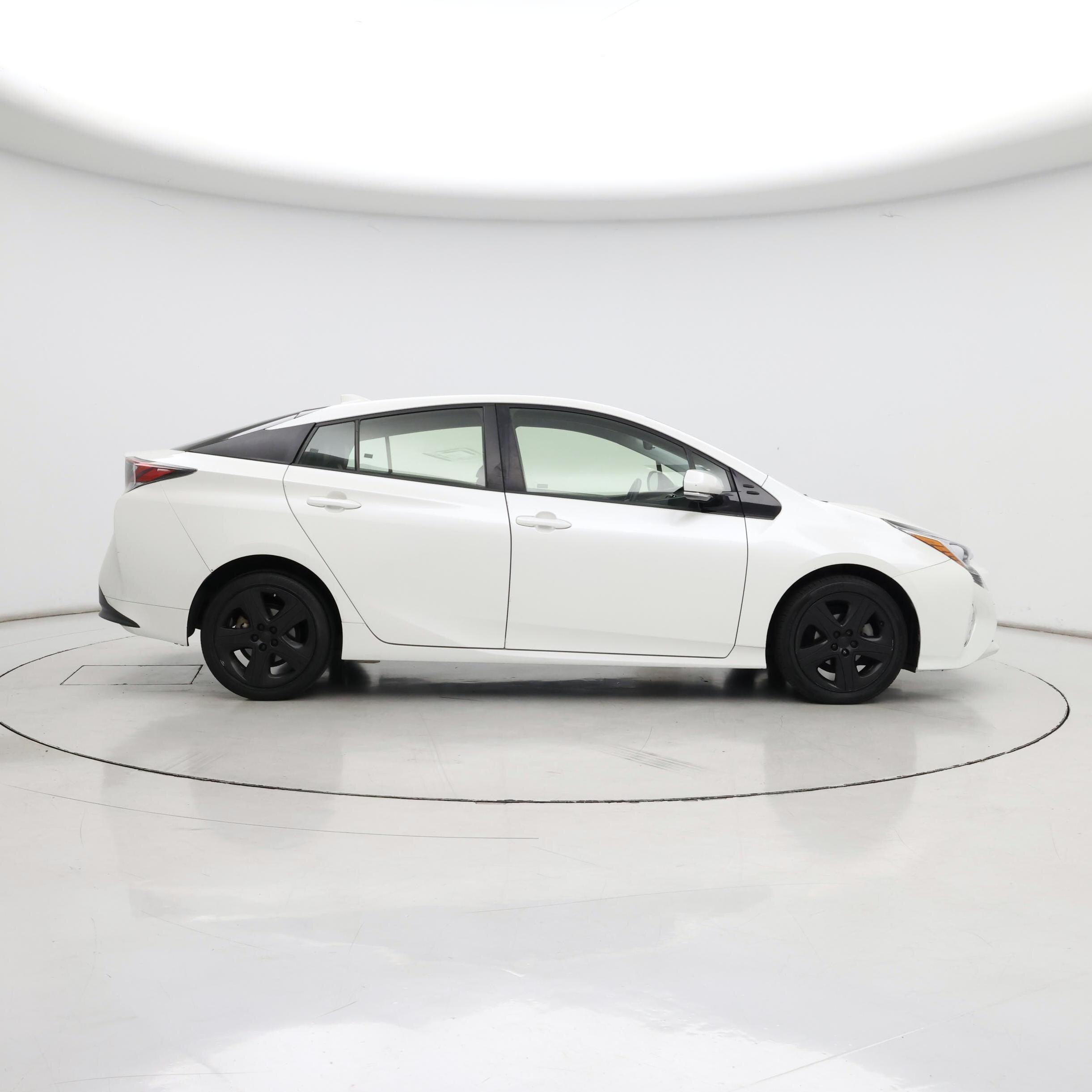 Thumbnail: 2016 Toyota Prius - 7