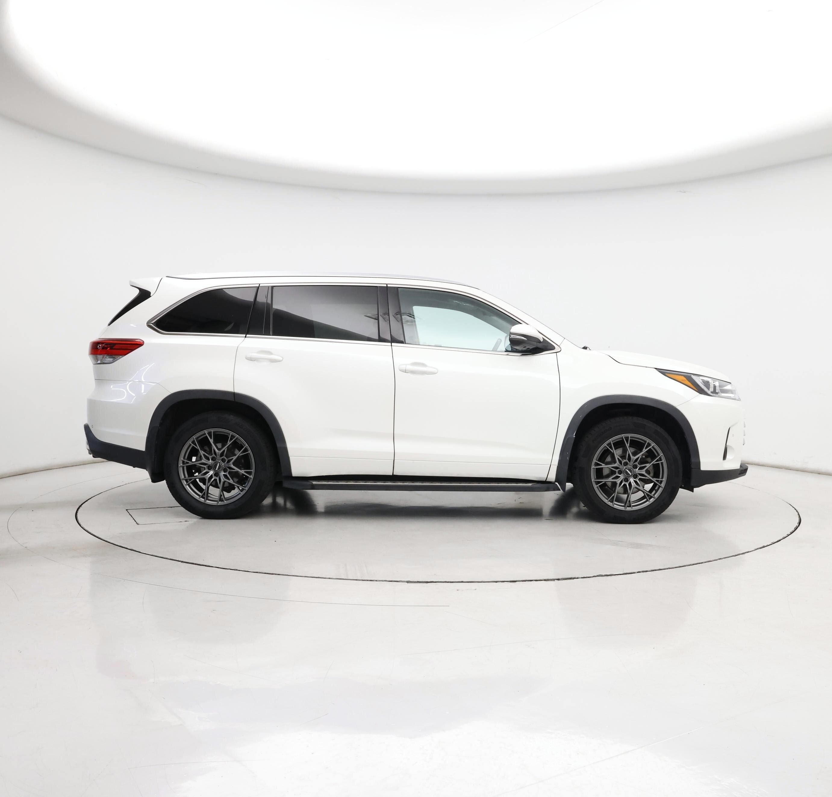 Thumbnail: 2019 Toyota Highlander - 7