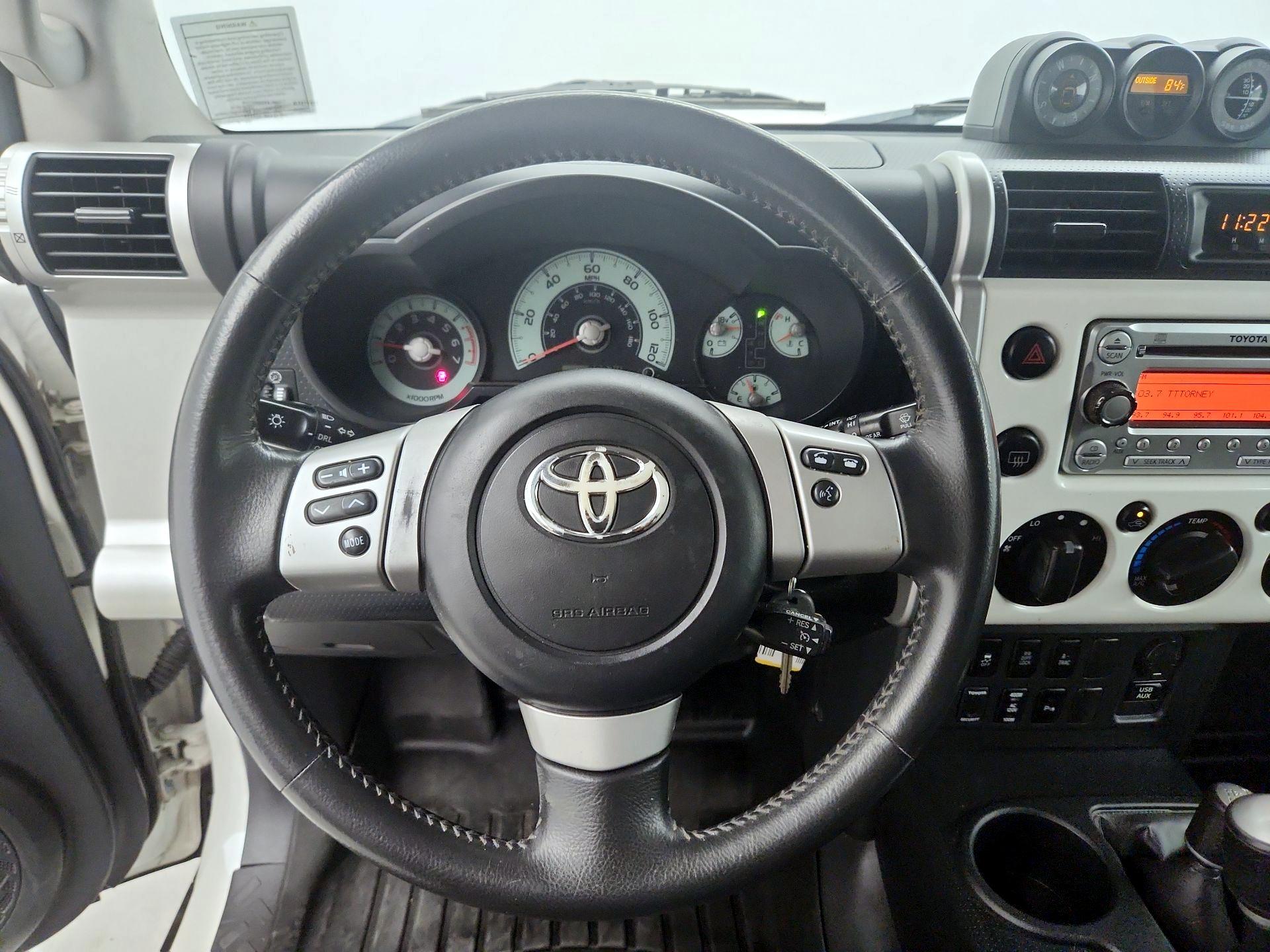 Thumbnail: 2014 Toyota FJ Cruiser - 10
