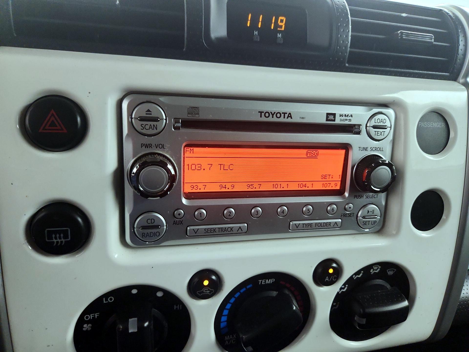 Thumbnail: 2014 Toyota FJ Cruiser - 15