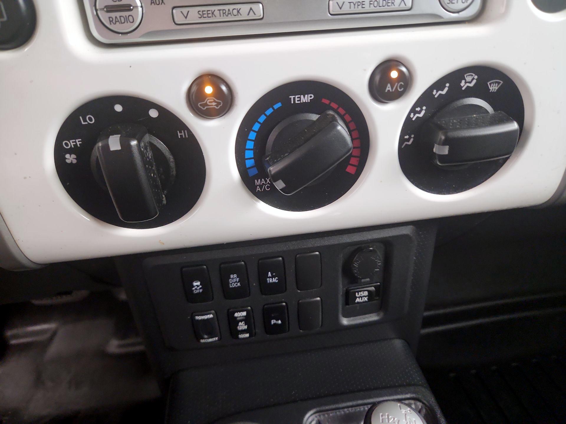 Thumbnail: 2014 Toyota FJ Cruiser - 16
