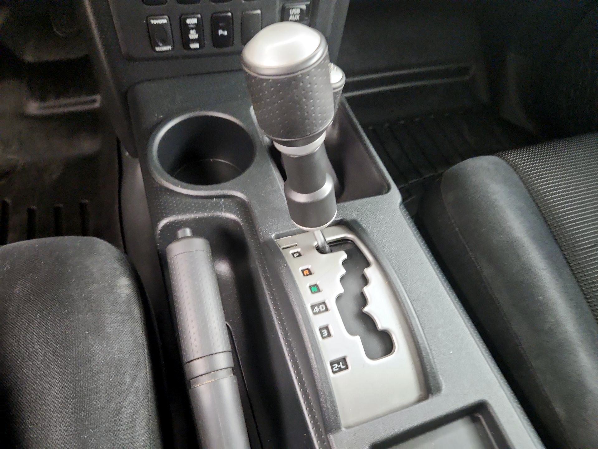 Thumbnail: 2014 Toyota FJ Cruiser - 17