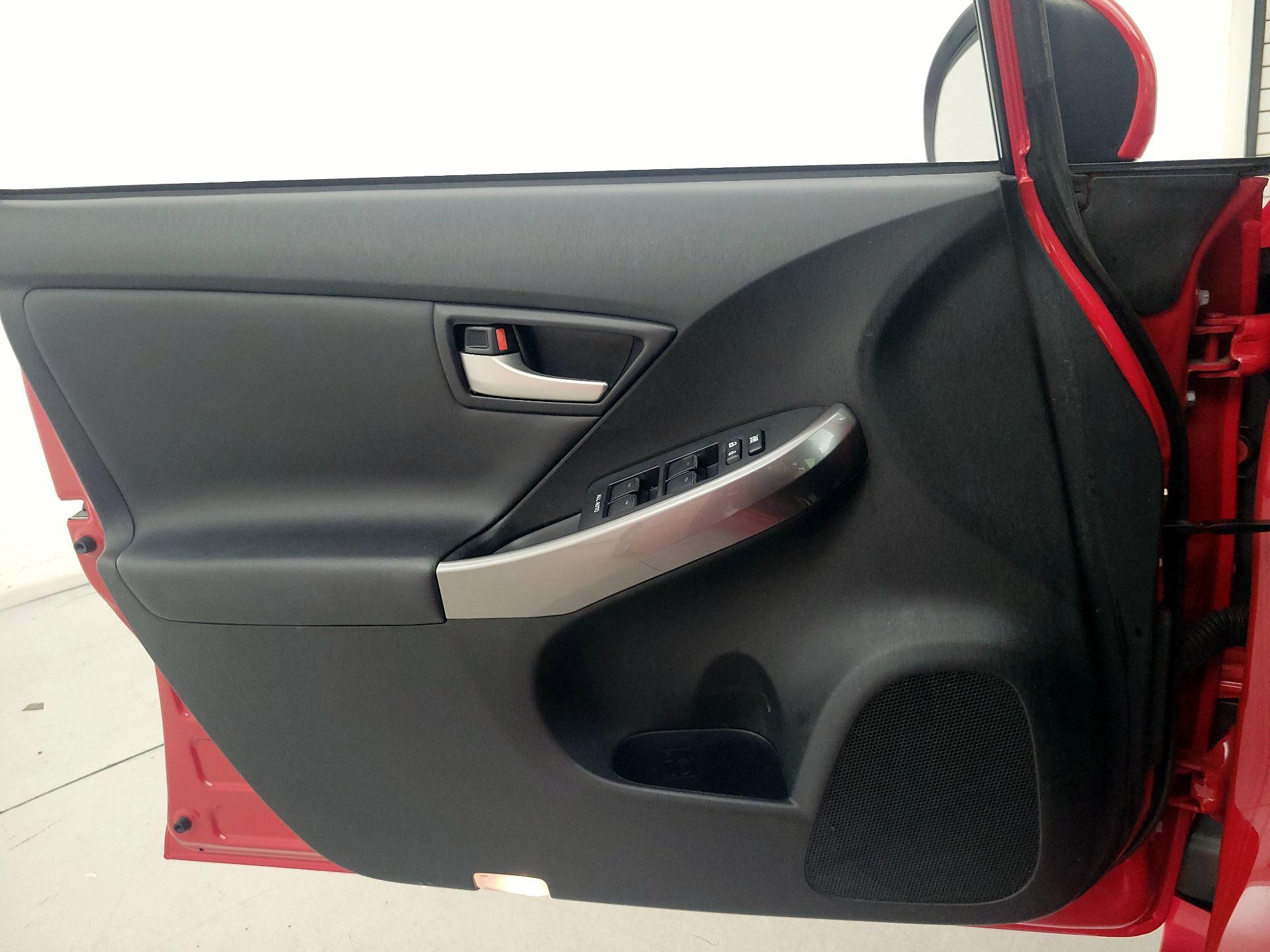 Thumbnail: 2015 Toyota Prius - 12