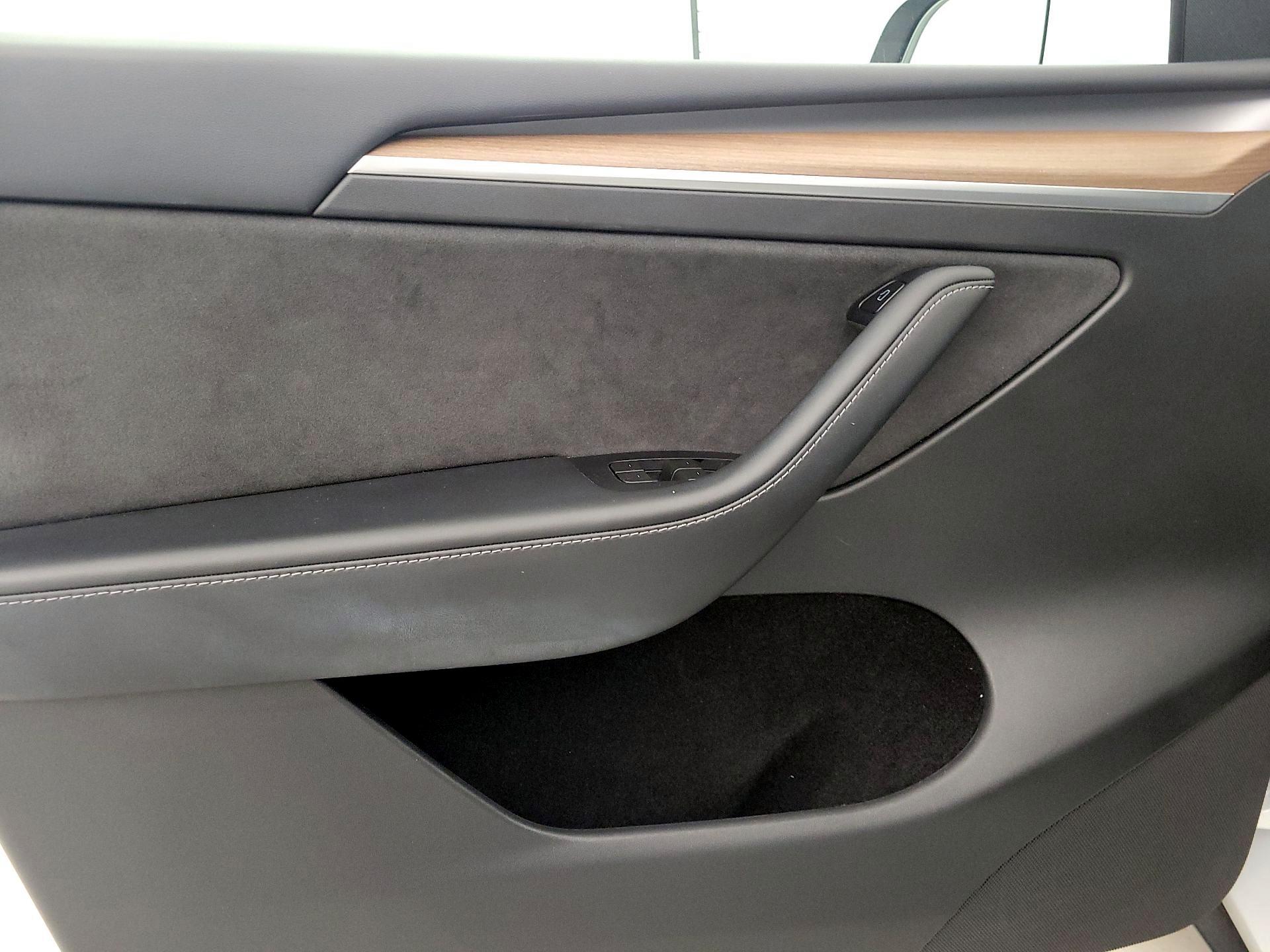 Thumbnail: 2023 Tesla Model Y - 12