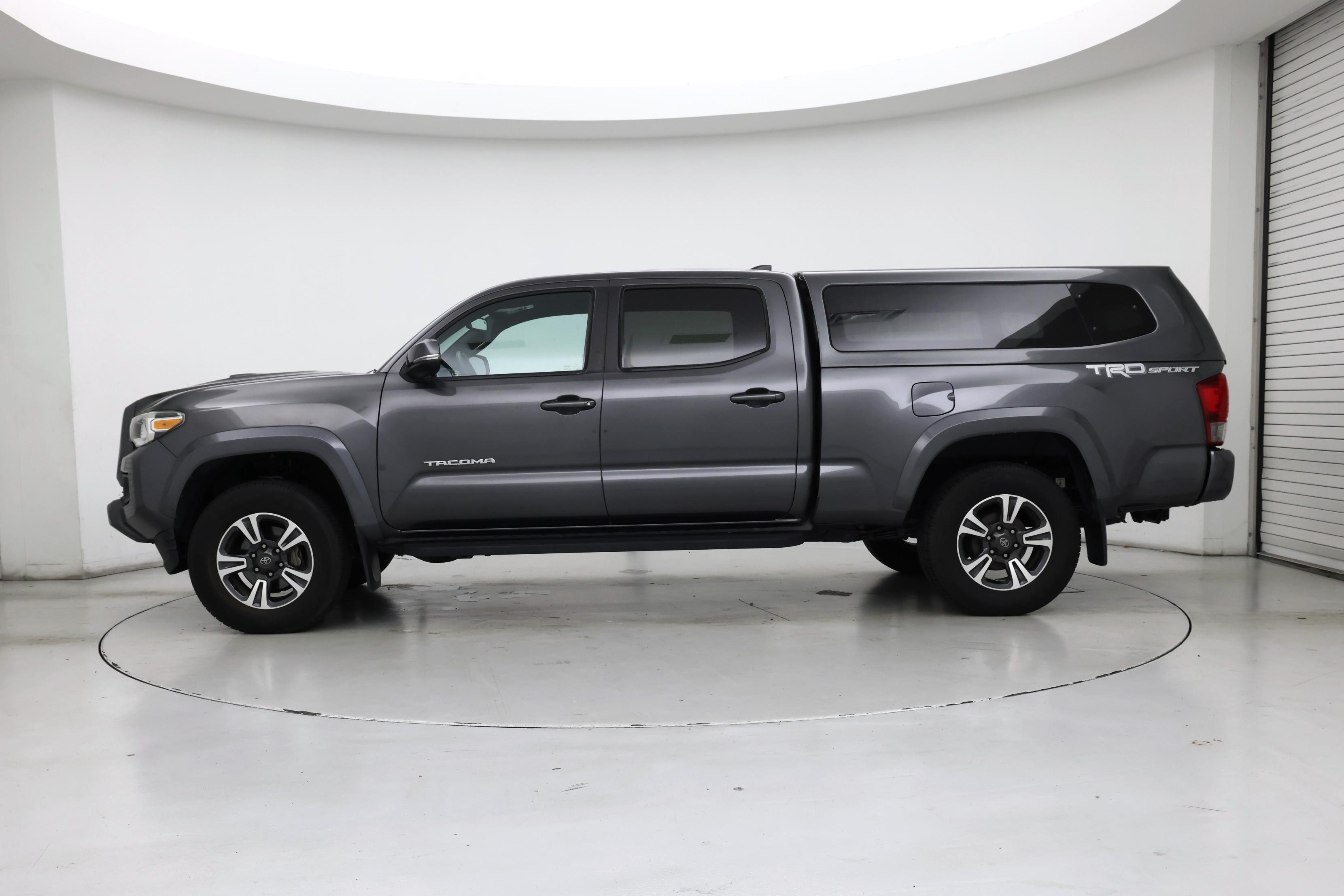 Thumbnail: 2017 Toyota Tacoma - 3