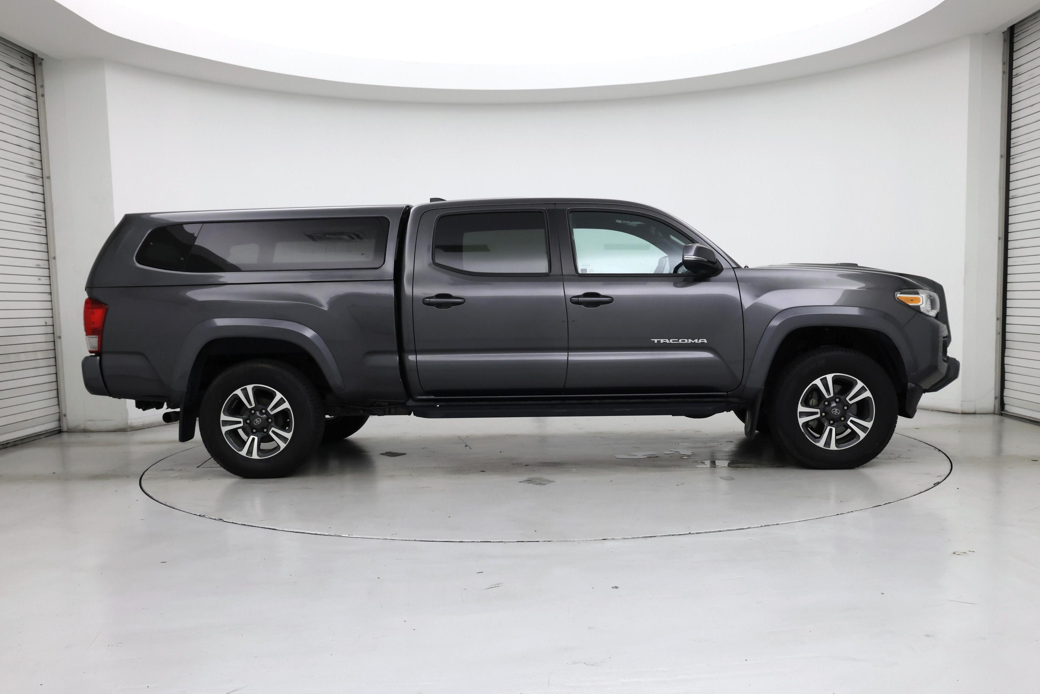 Thumbnail: 2017 Toyota Tacoma - 7