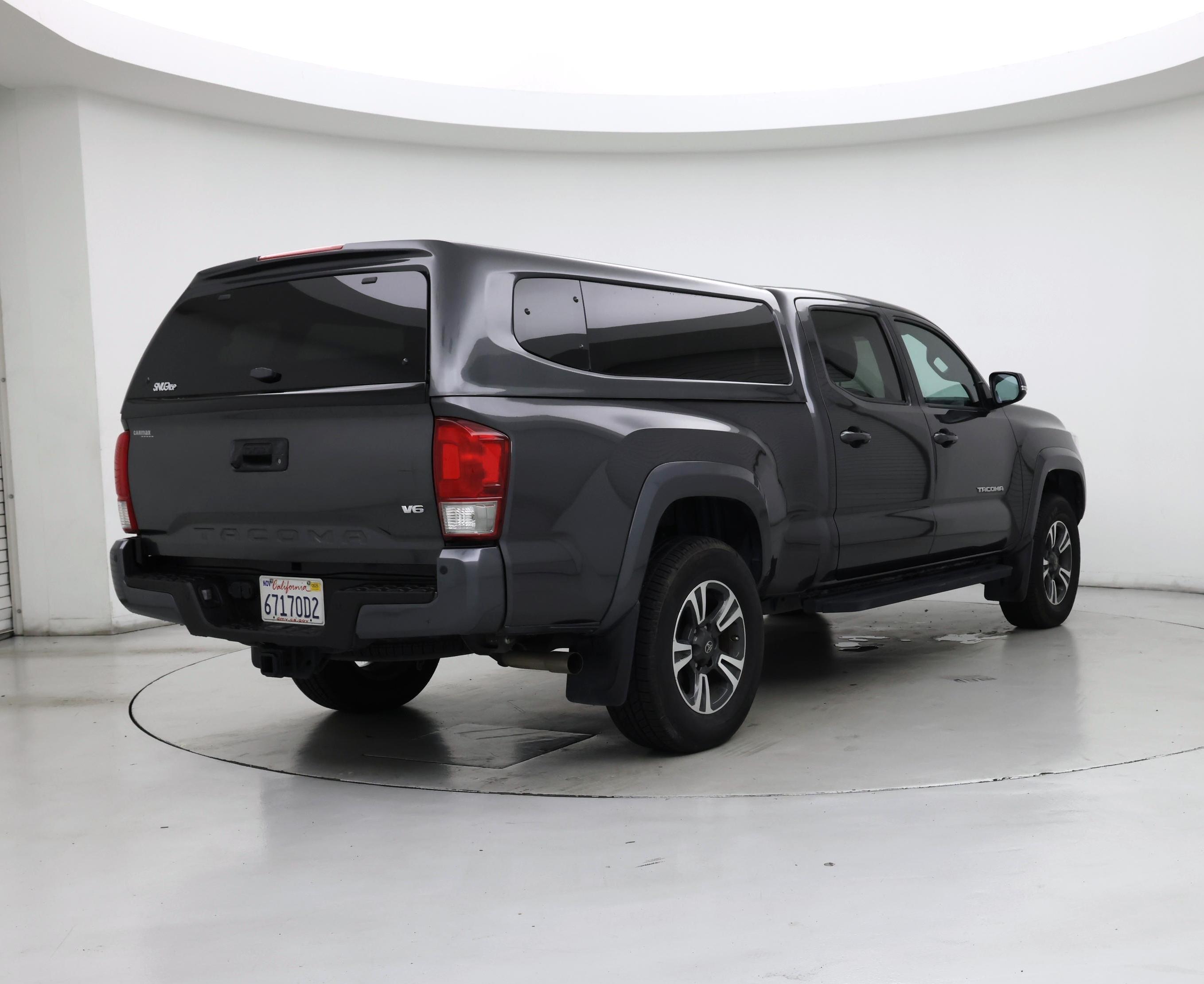 Thumbnail: 2017 Toyota Tacoma - 8