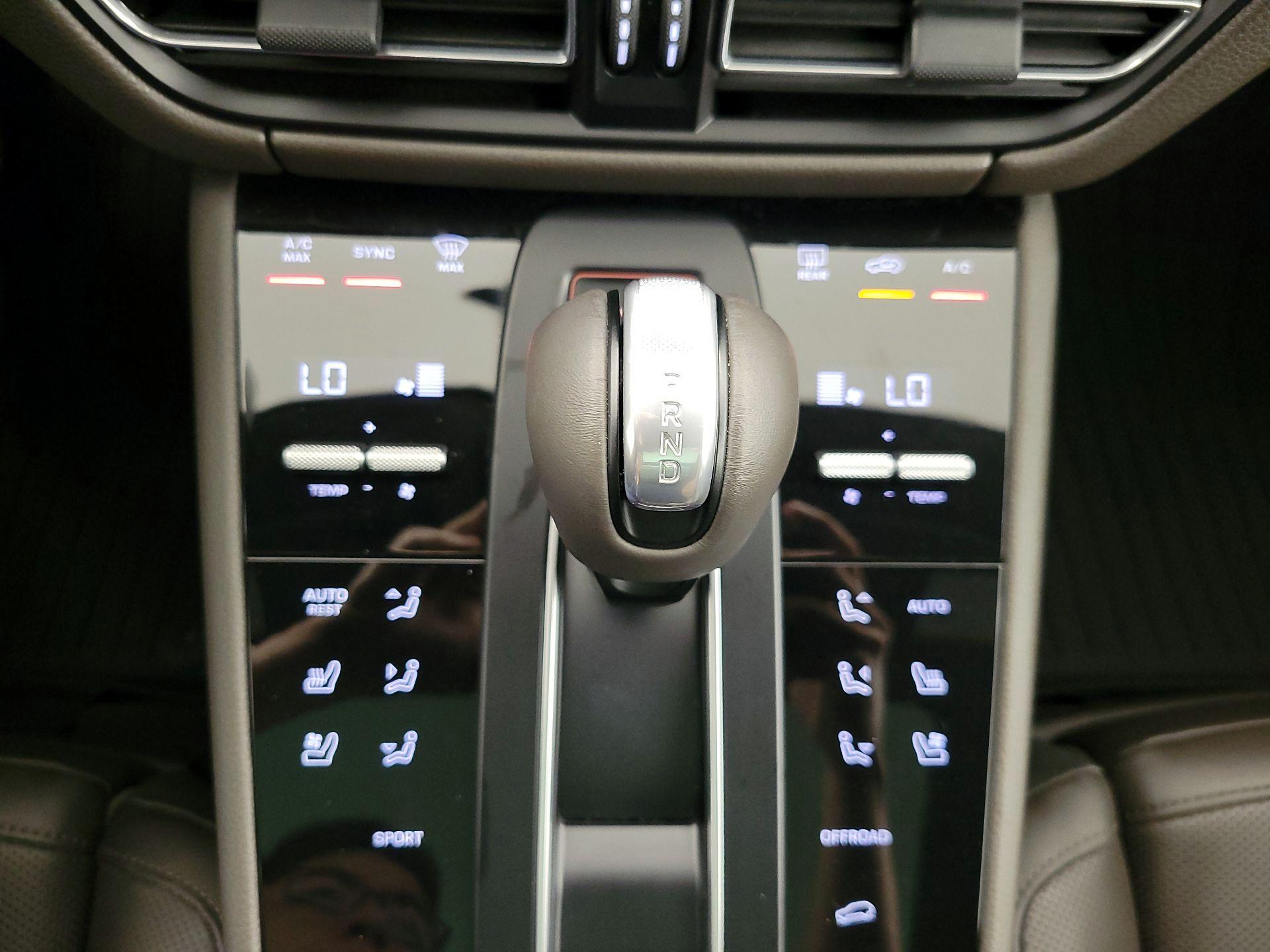 Thumbnail: 2023 Porsche Macan - 18