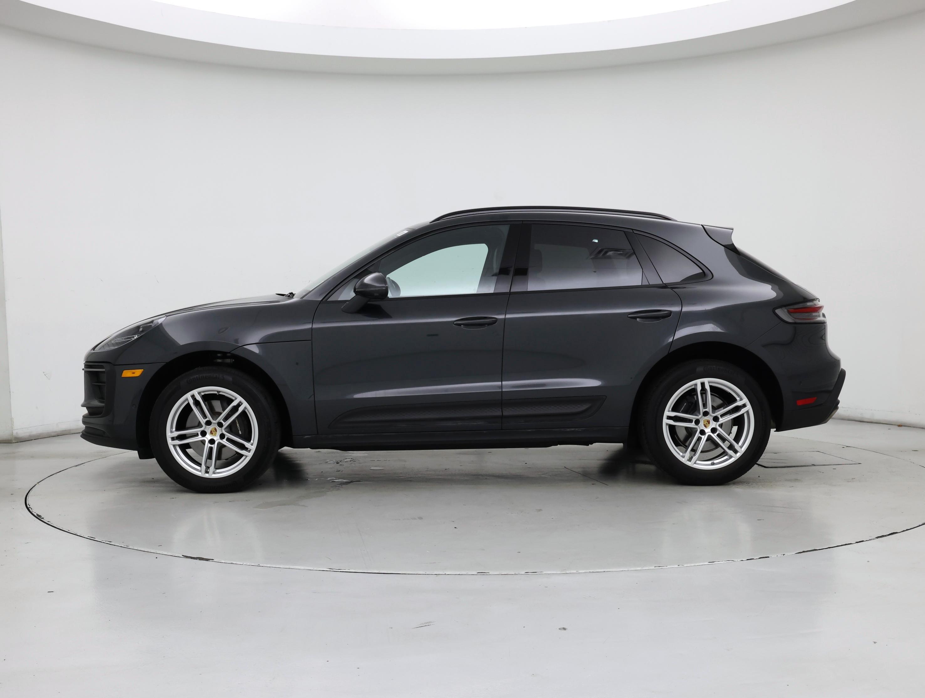 Thumbnail: 2023 Porsche Macan - 3