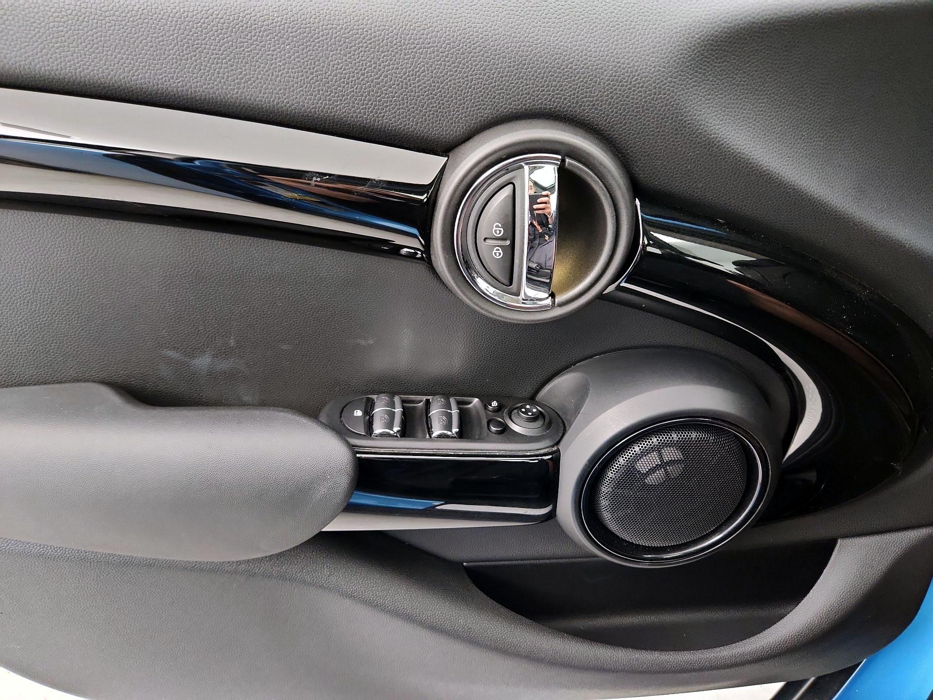 Thumbnail: 2018 MINI Cooper Hardtop - 12