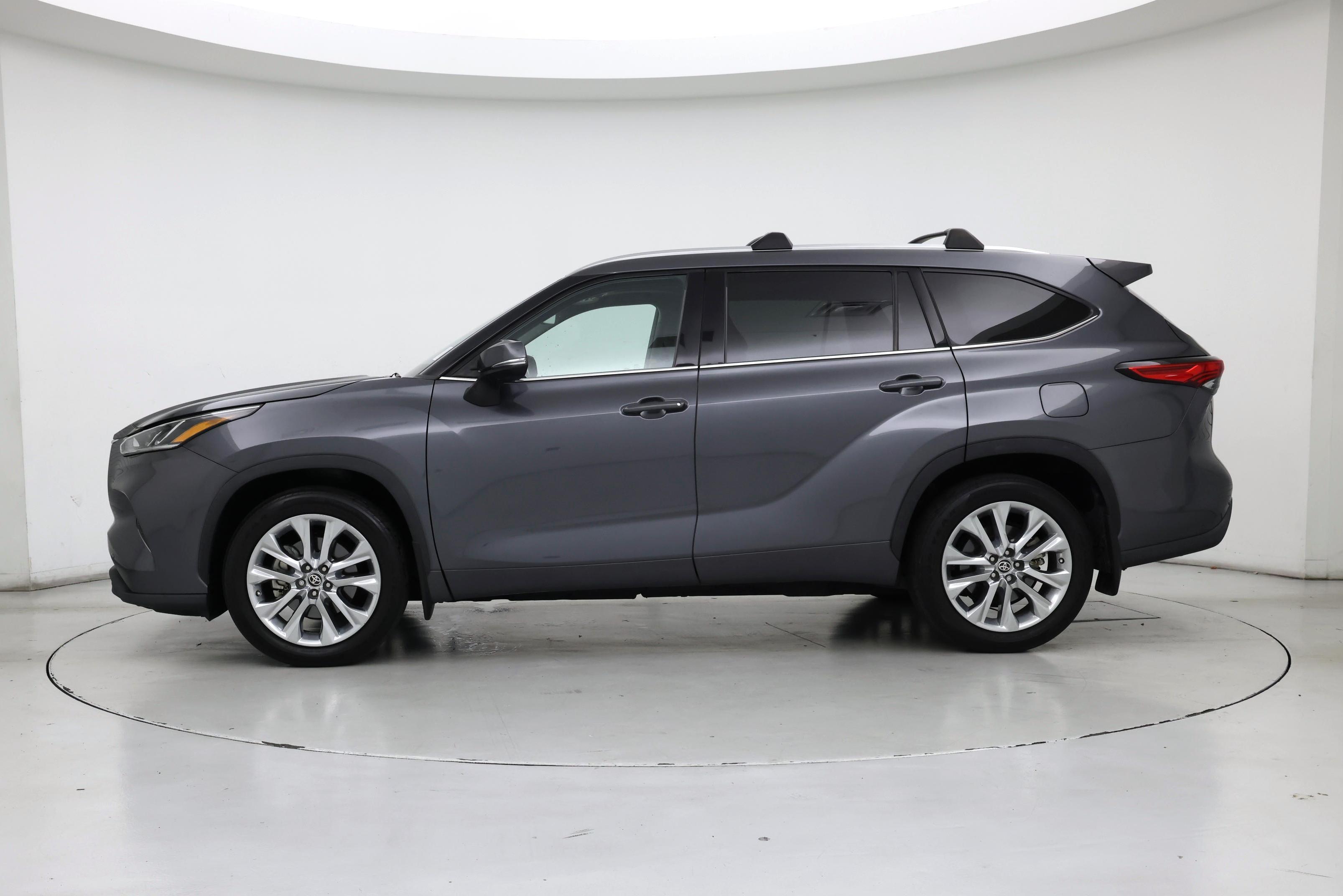 Thumbnail: 2020 Toyota Highlander - 3