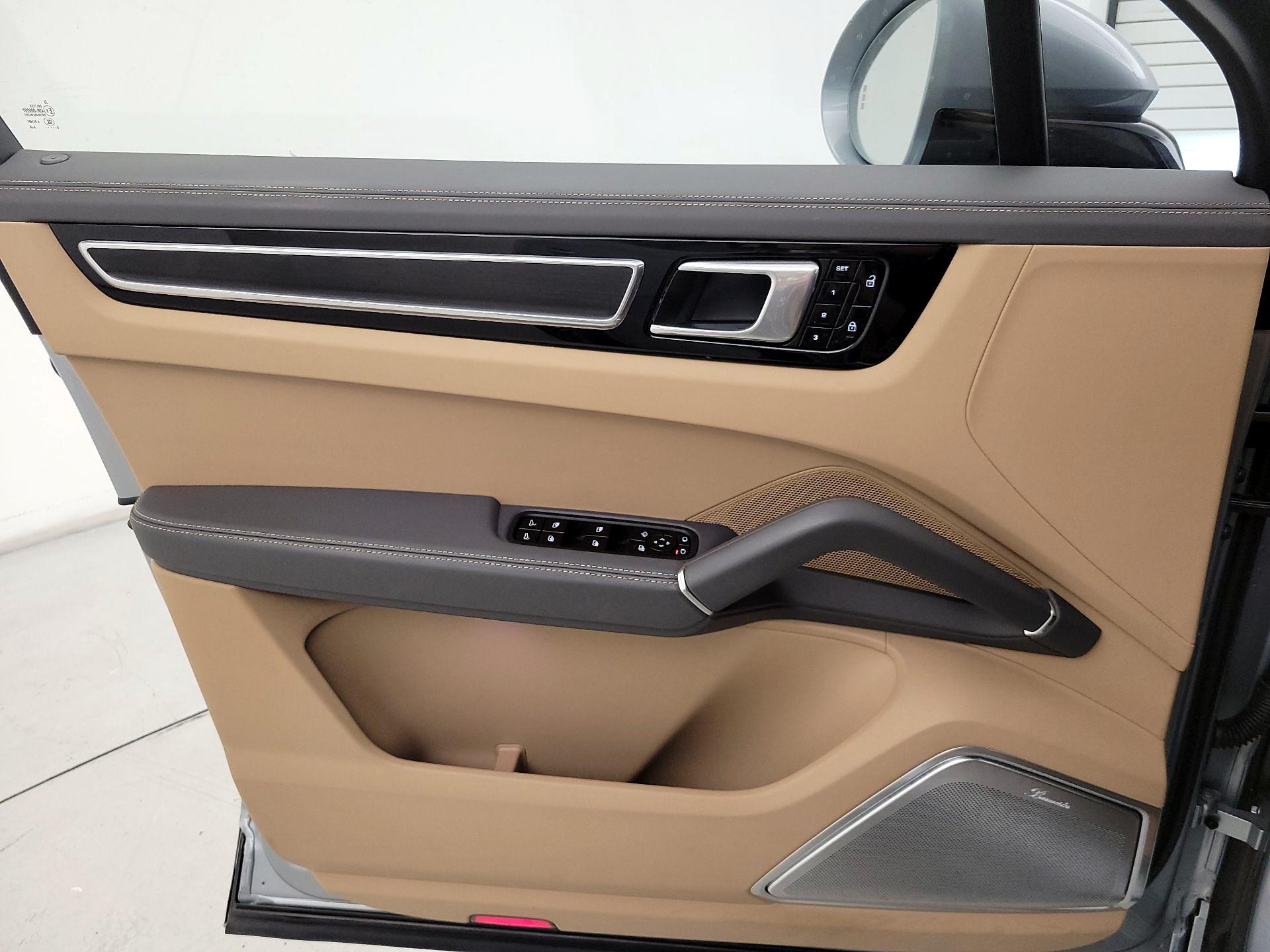 Thumbnail: 2021 Porsche Cayenne - 12