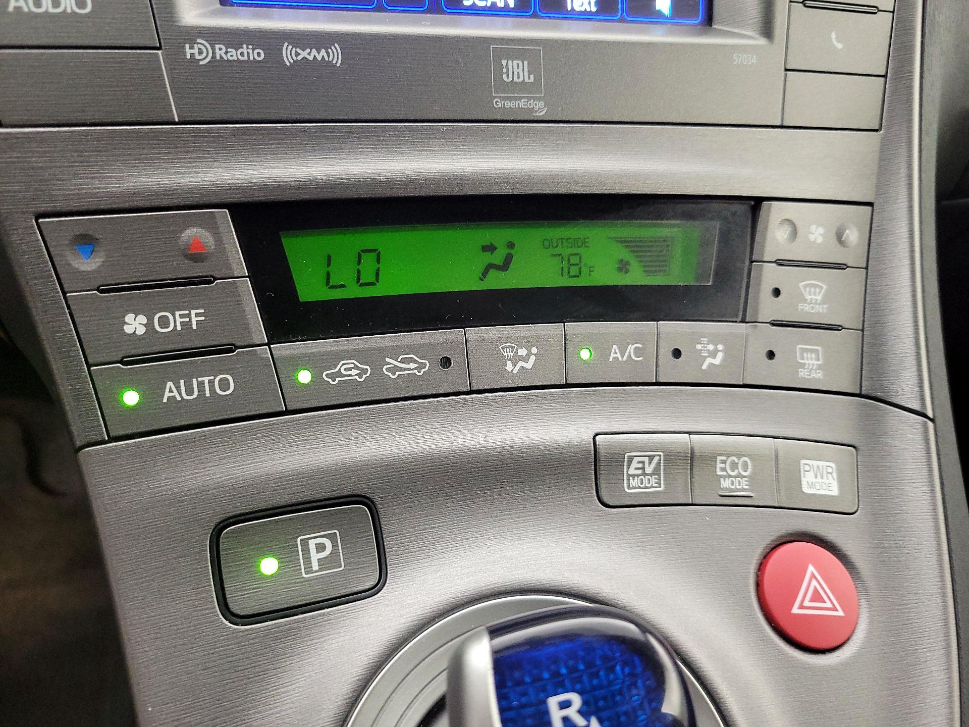 Thumbnail: 2015 Toyota Prius - 16