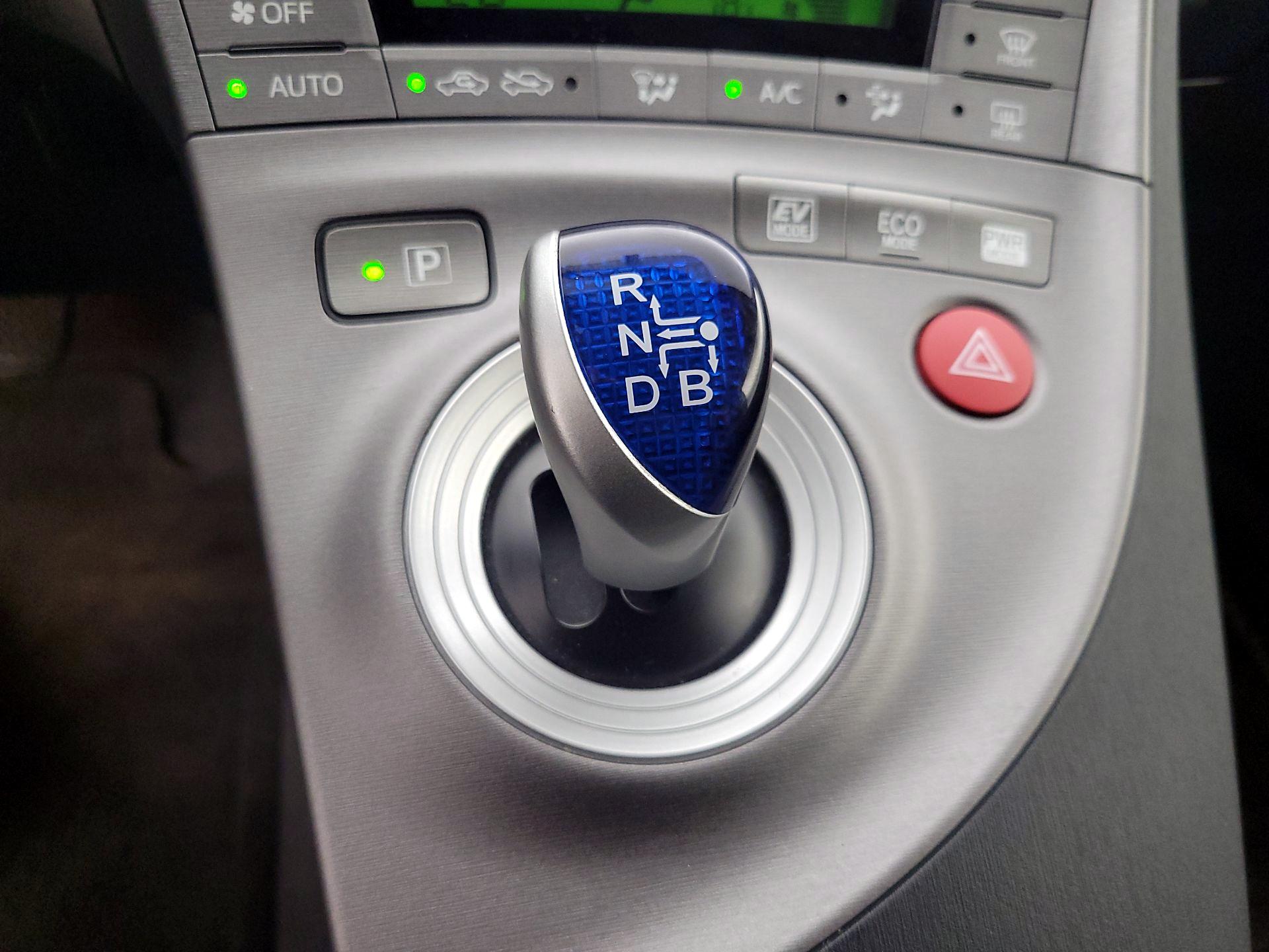 Thumbnail: 2015 Toyota Prius - 17