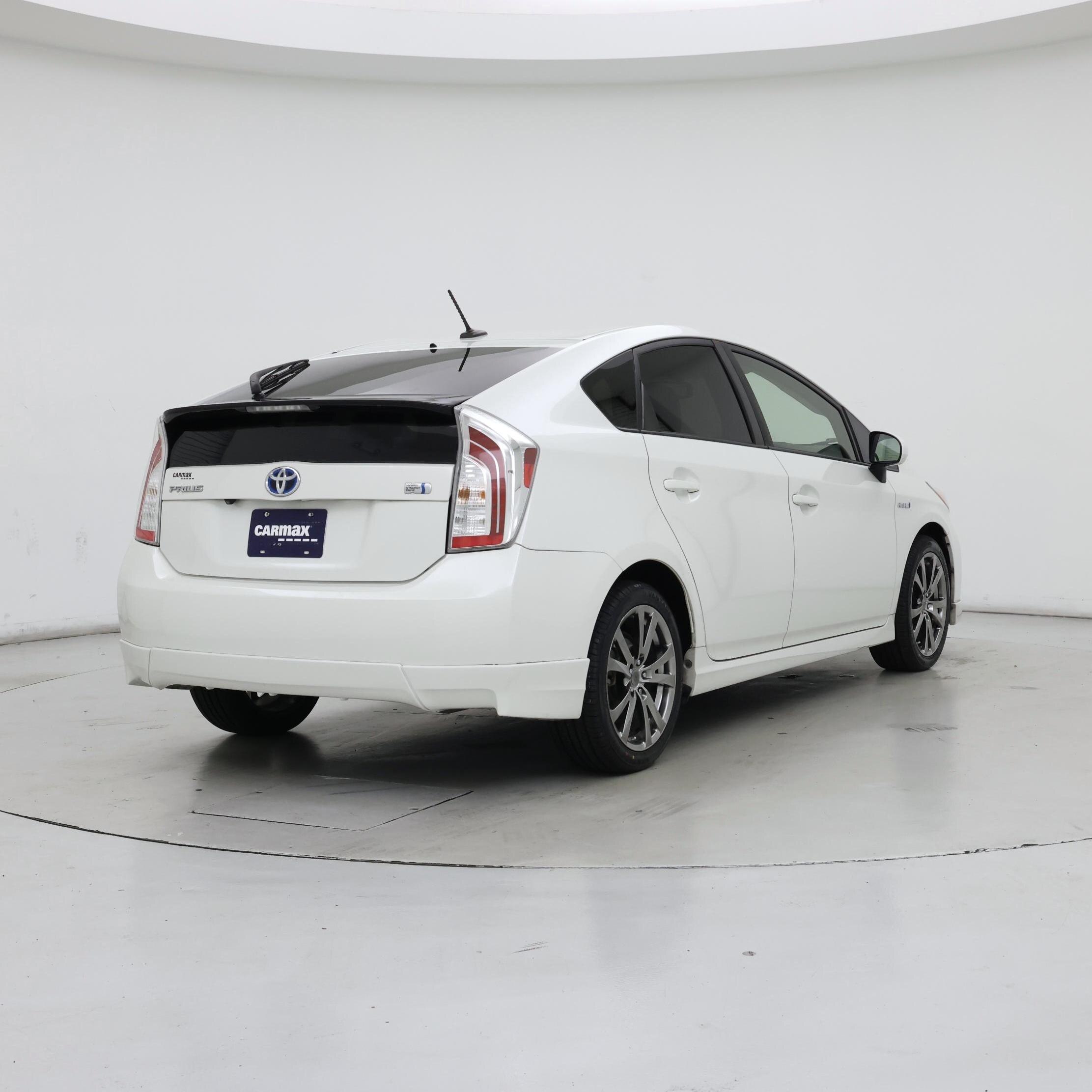 Thumbnail: 2015 Toyota Prius - 8