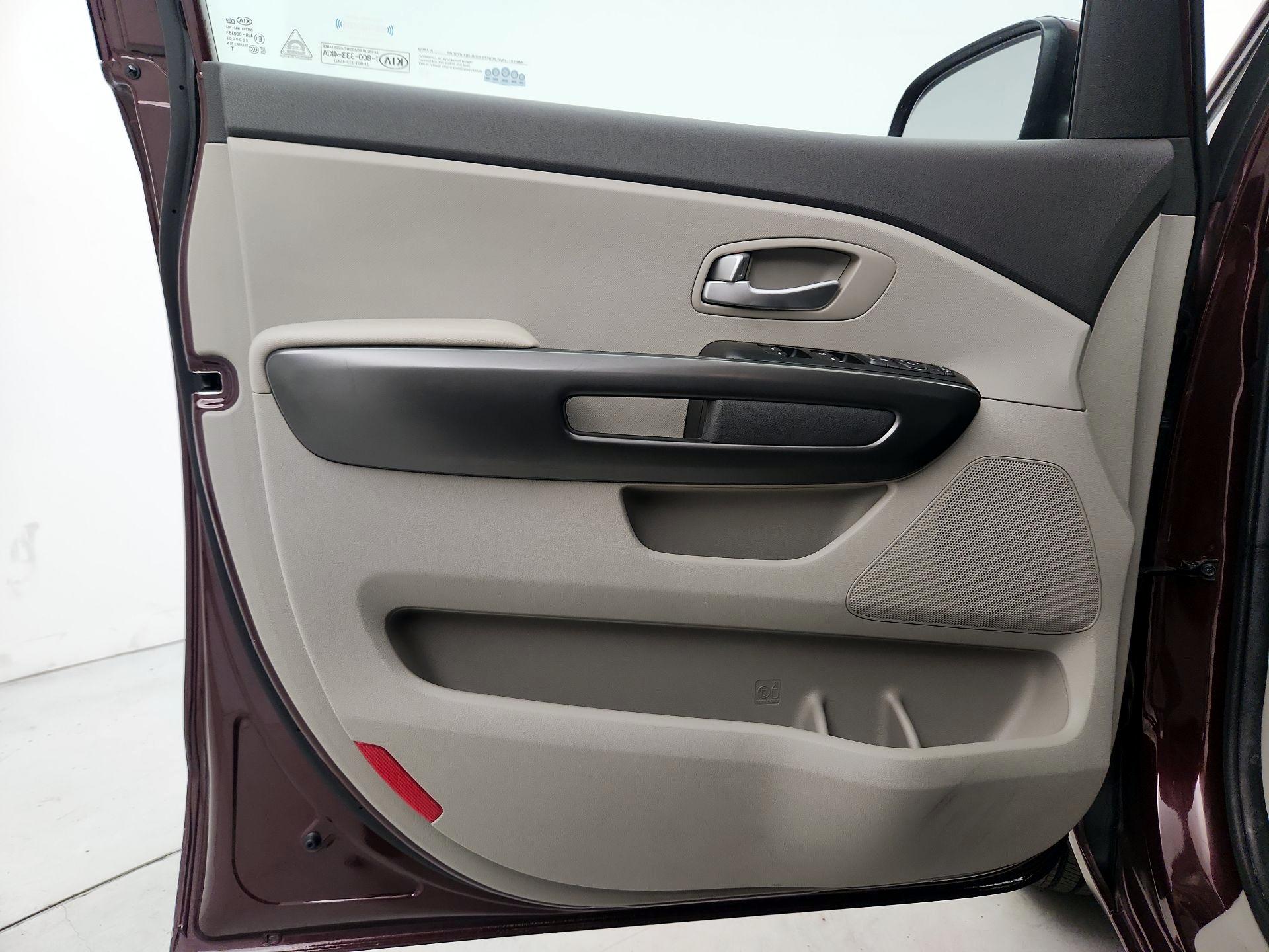 Thumbnail: 2017 Kia Sedona - 12