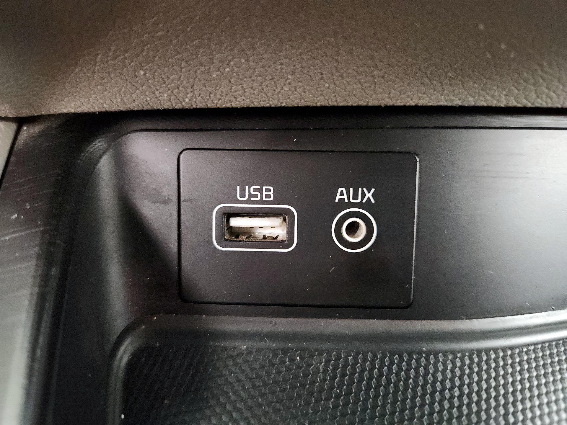 Thumbnail: 2017 Kia Sedona - 18