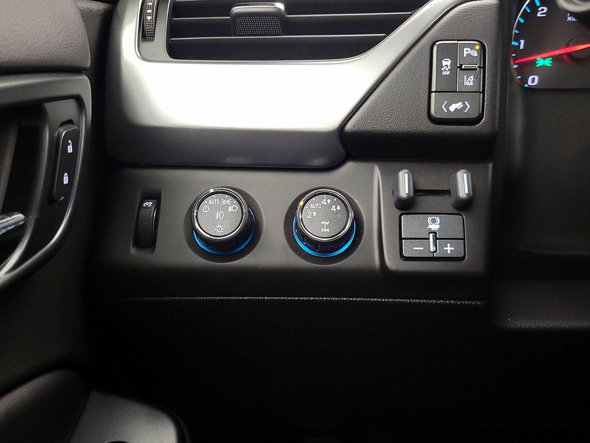 Thumbnail: 2015 Chevrolet Tahoe - 13