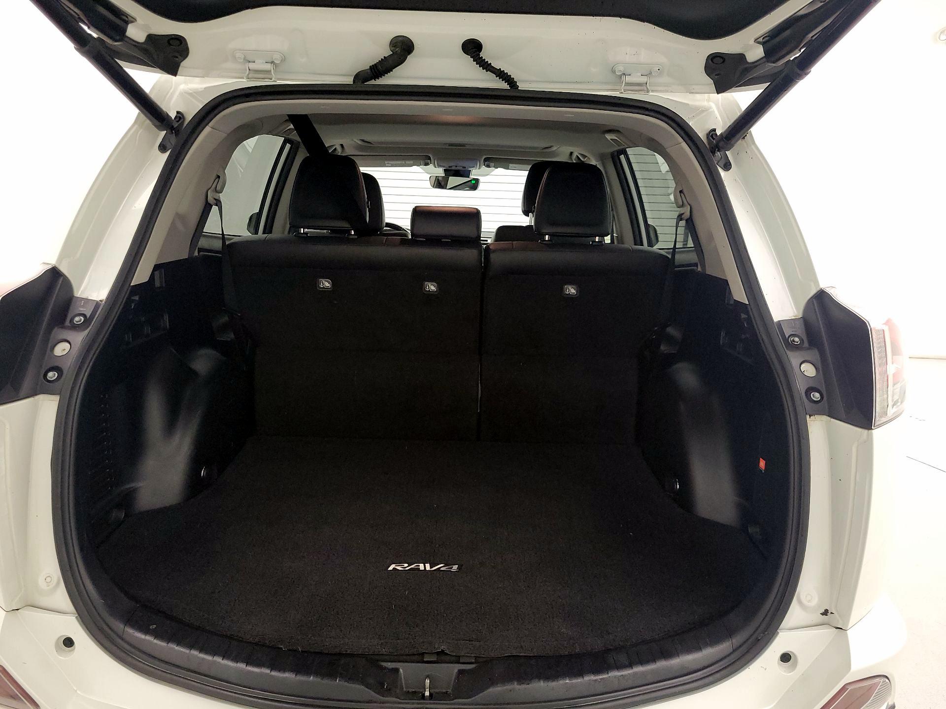 Thumbnail: 2017 Toyota RAV4 - 20