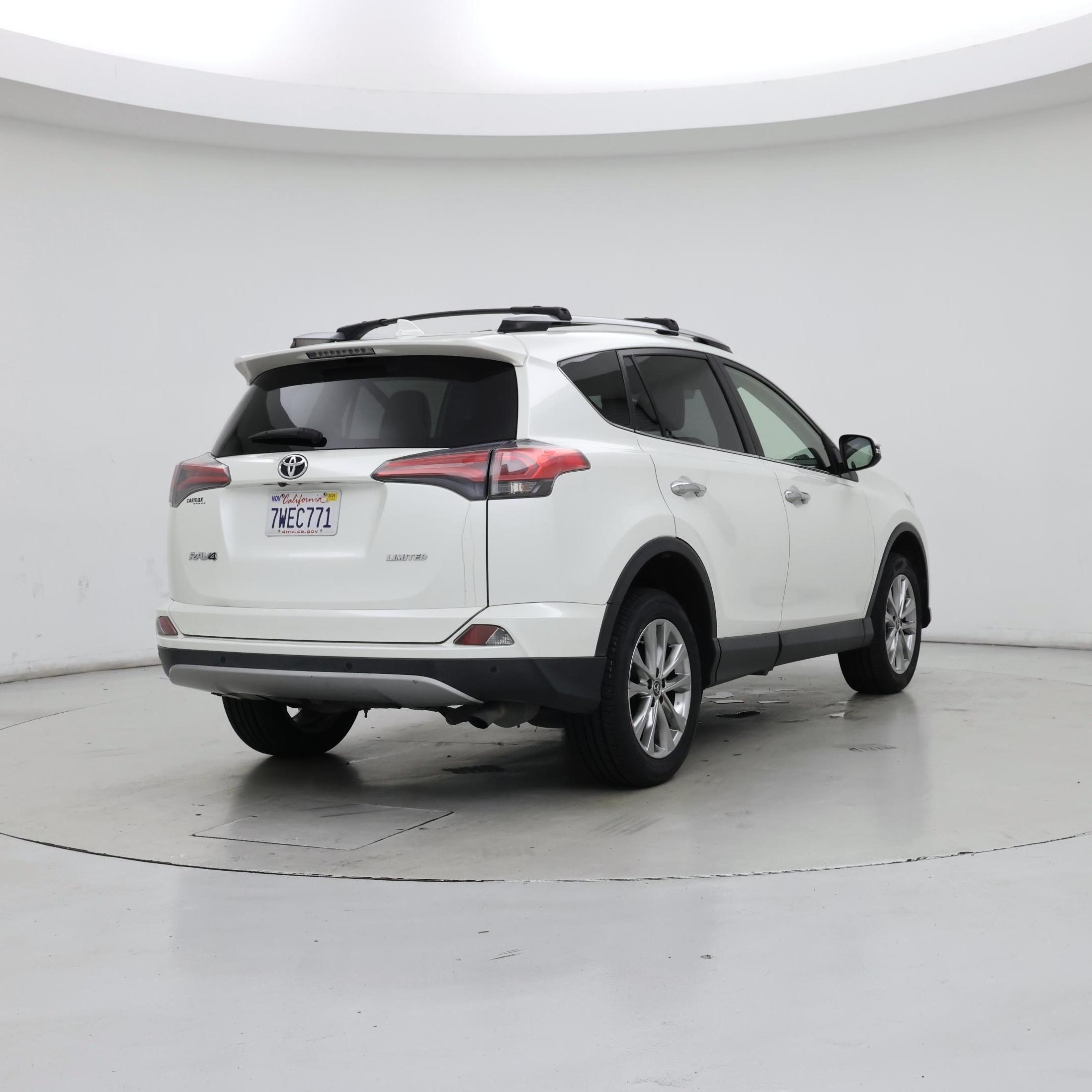 Thumbnail: 2017 Toyota RAV4 - 8